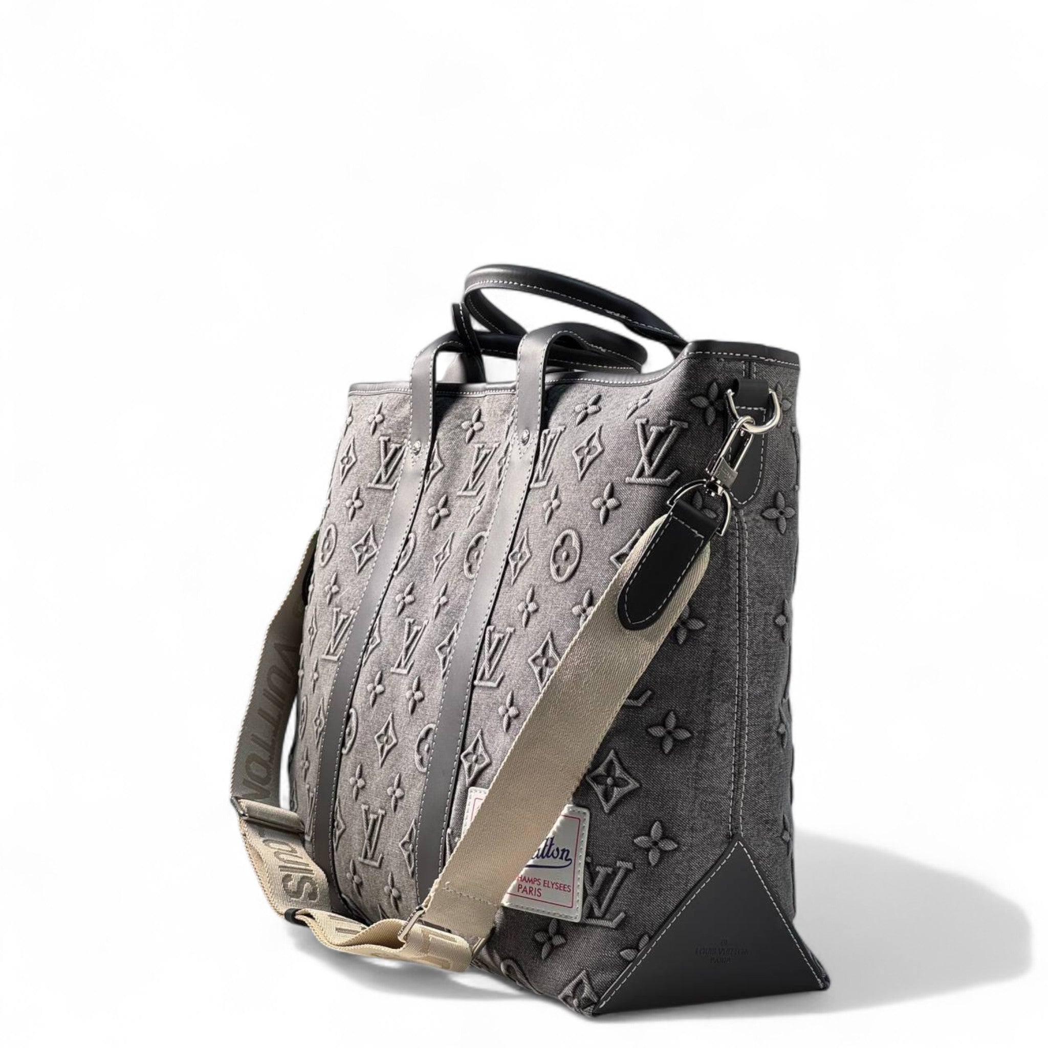 Louis Vuitton Monogram Oversized Tote – Grey Canvas Edition 🖤🧳