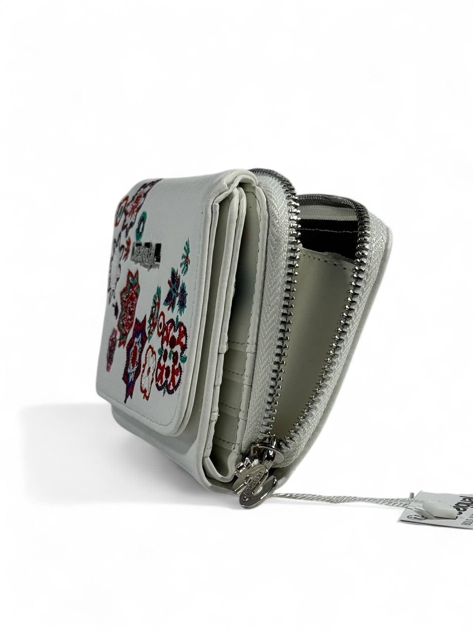 🌼 Desigual White Floral Embroidered Wallet – Artistic & Unique
