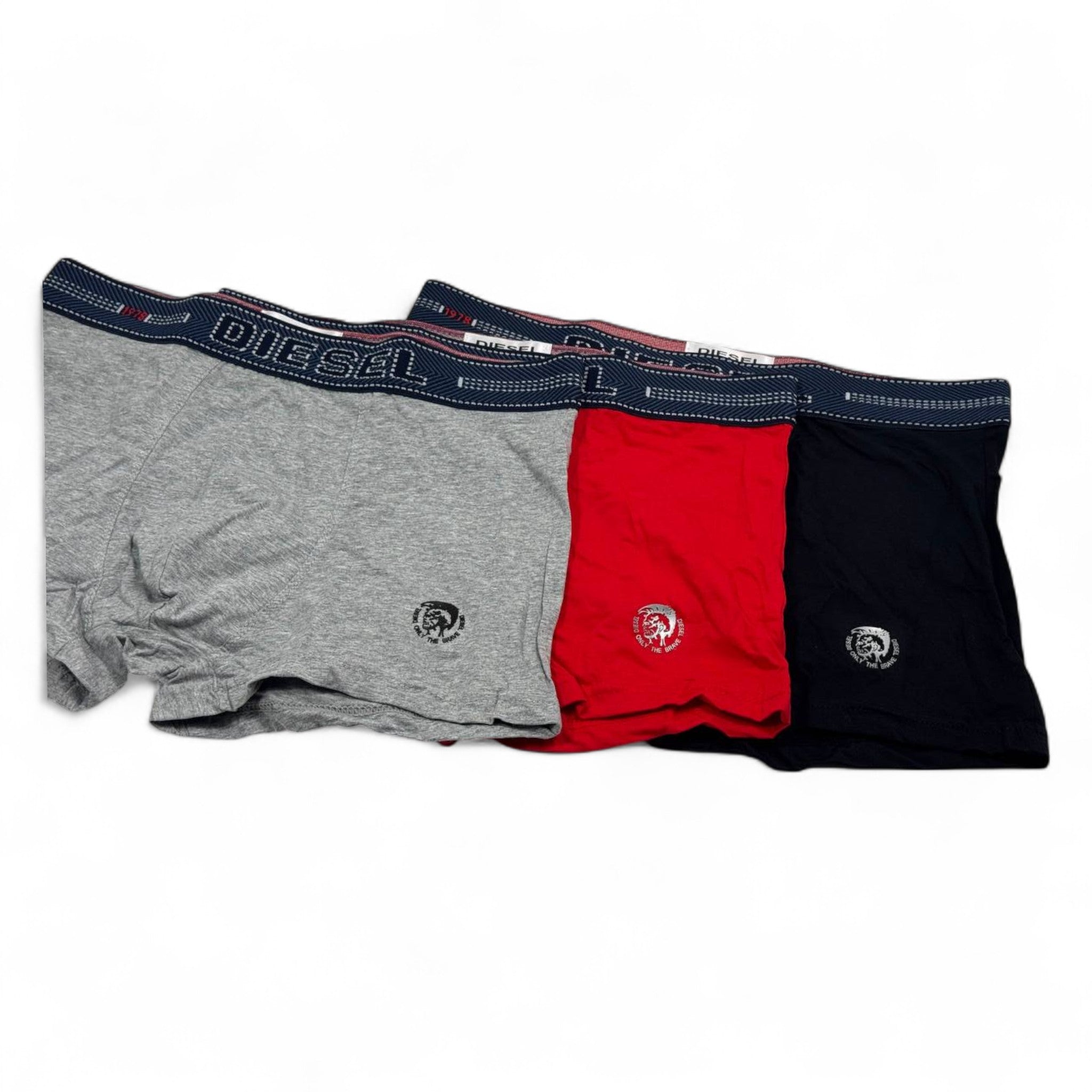 🩳 Diesel Men’s Boxer Briefs – 3-Pack Brave Logo Edition (Grey, Red, Black) 🔥