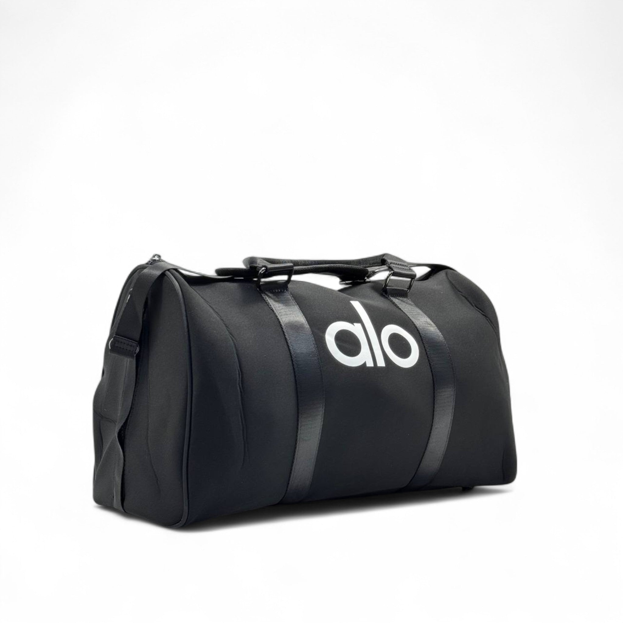 Alo Large Signature Duffel Bag โ Black Bold ๐๏ธโโ๏ธ๐ค