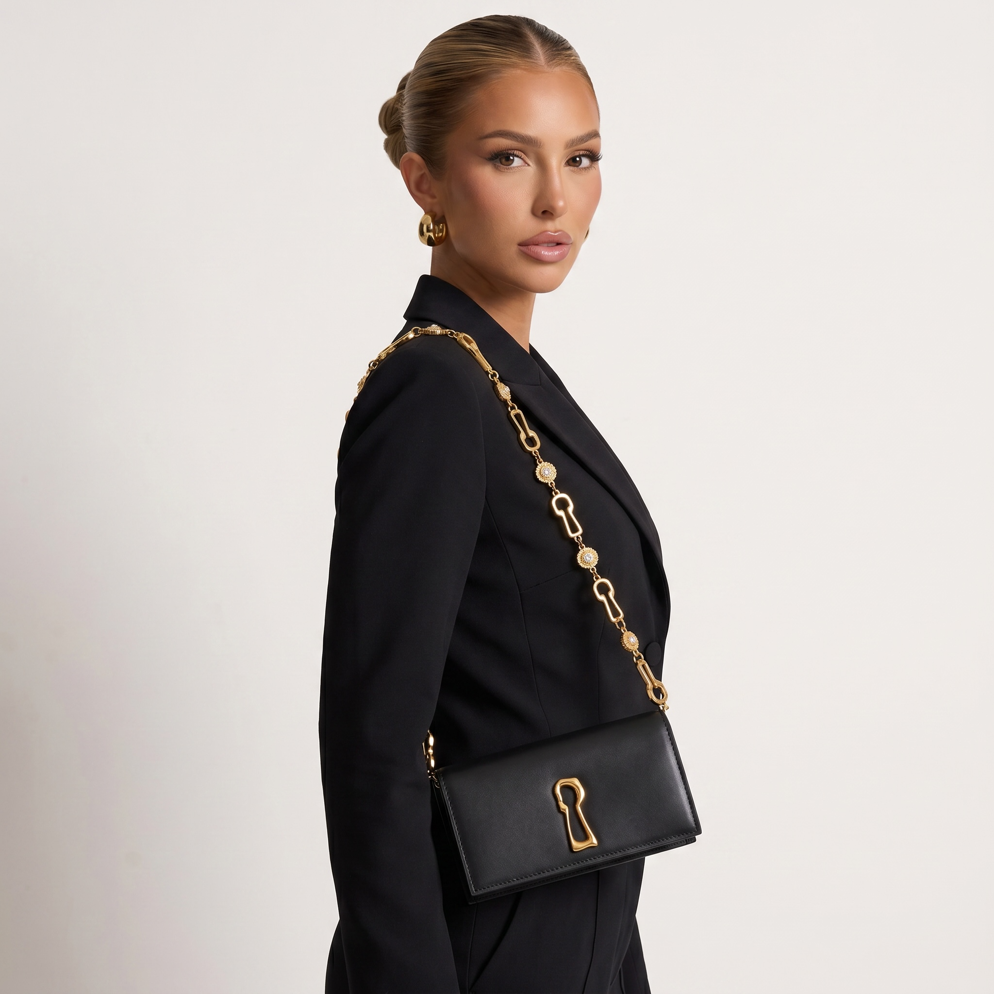 🖤 SCHIAPARELLI Keyhole Shoulder Bag ✨