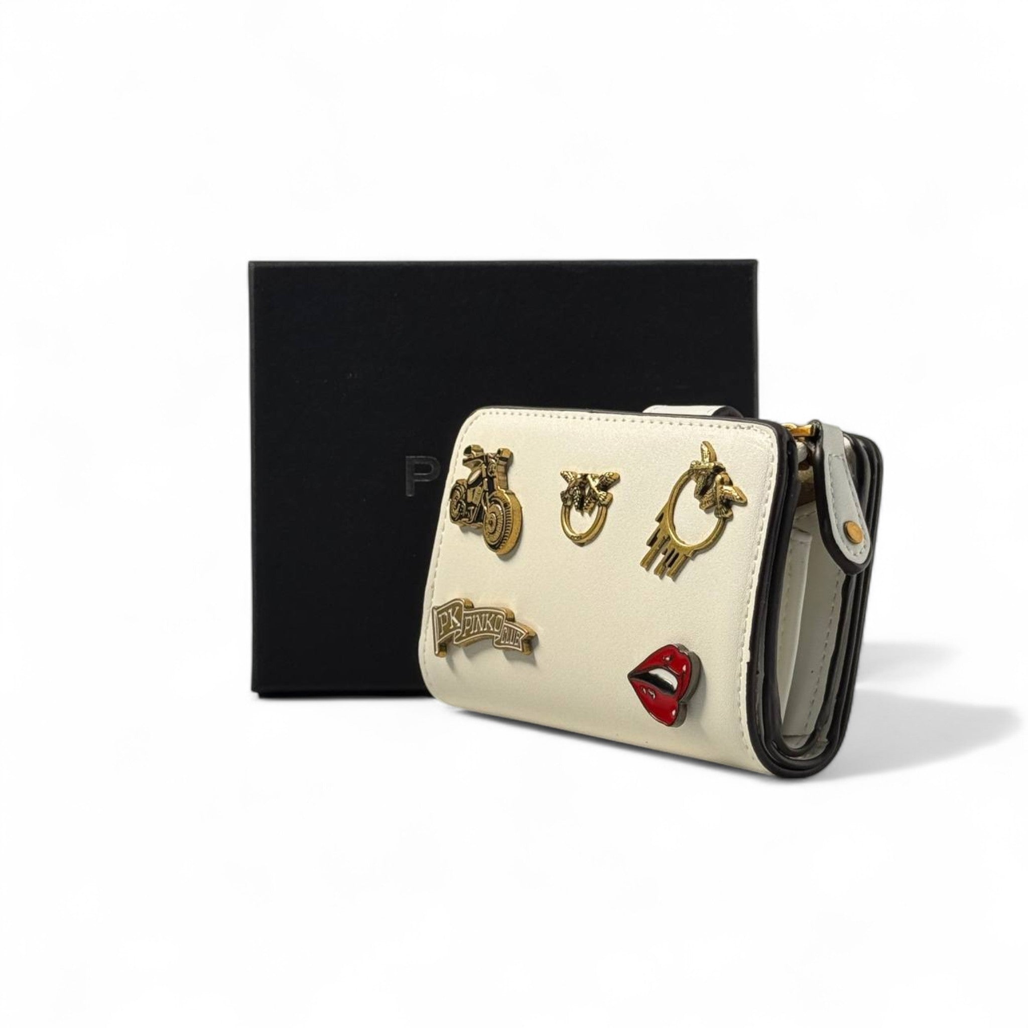 ๐ค Pinko Charm Wallet โ Ivory with Gold Icons & Red Lips Detail ๐โจ
