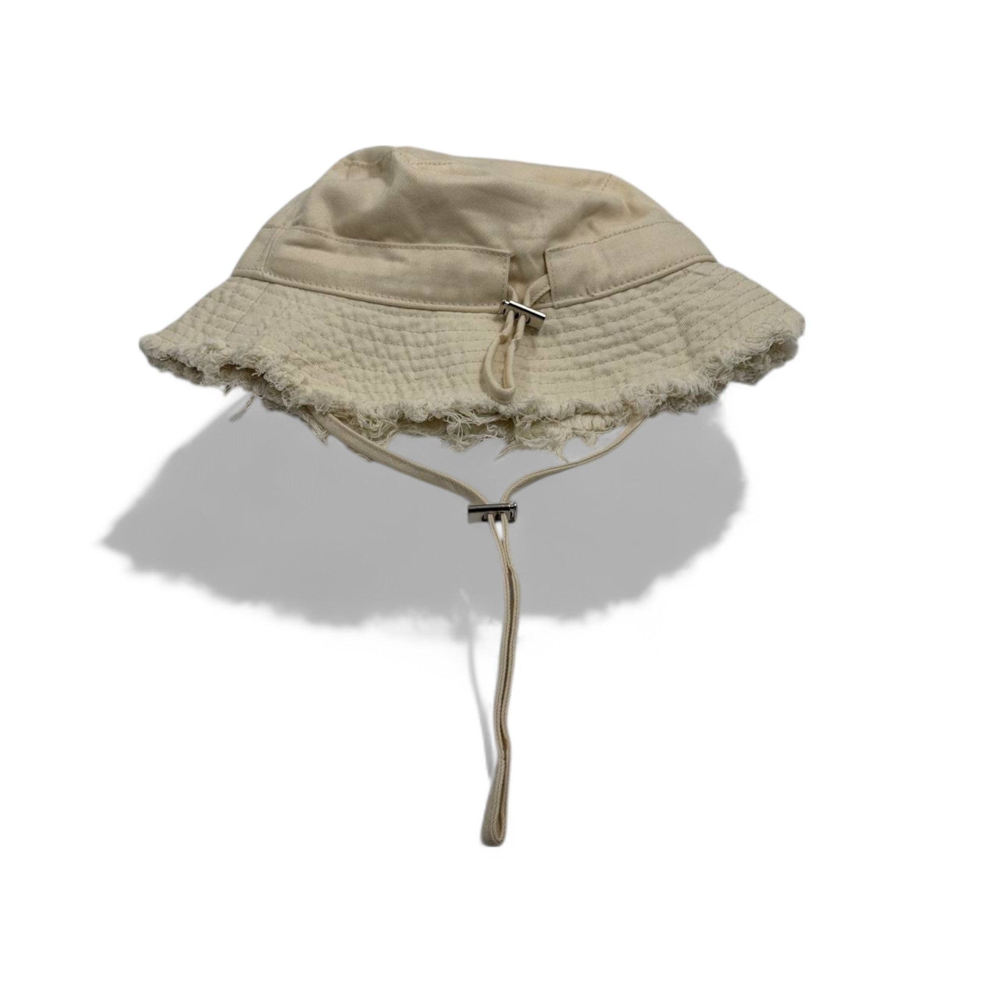 ๐ Jacquemus Beige Frayed Bucket Hat โ Effortless French Chic ๐๏ธ๐๏ธ