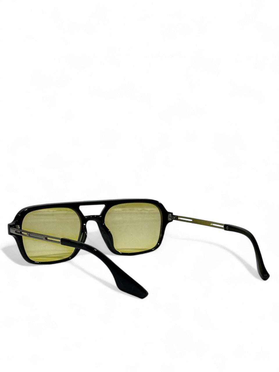 🕶️ Yellow Lens Streetwear Sunglasses – Bold Modern Edge