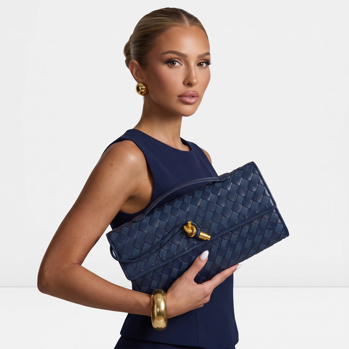 🔥 Bottega Veneta Inspired Woven Clutch – Navy Luxe Edition 🔥