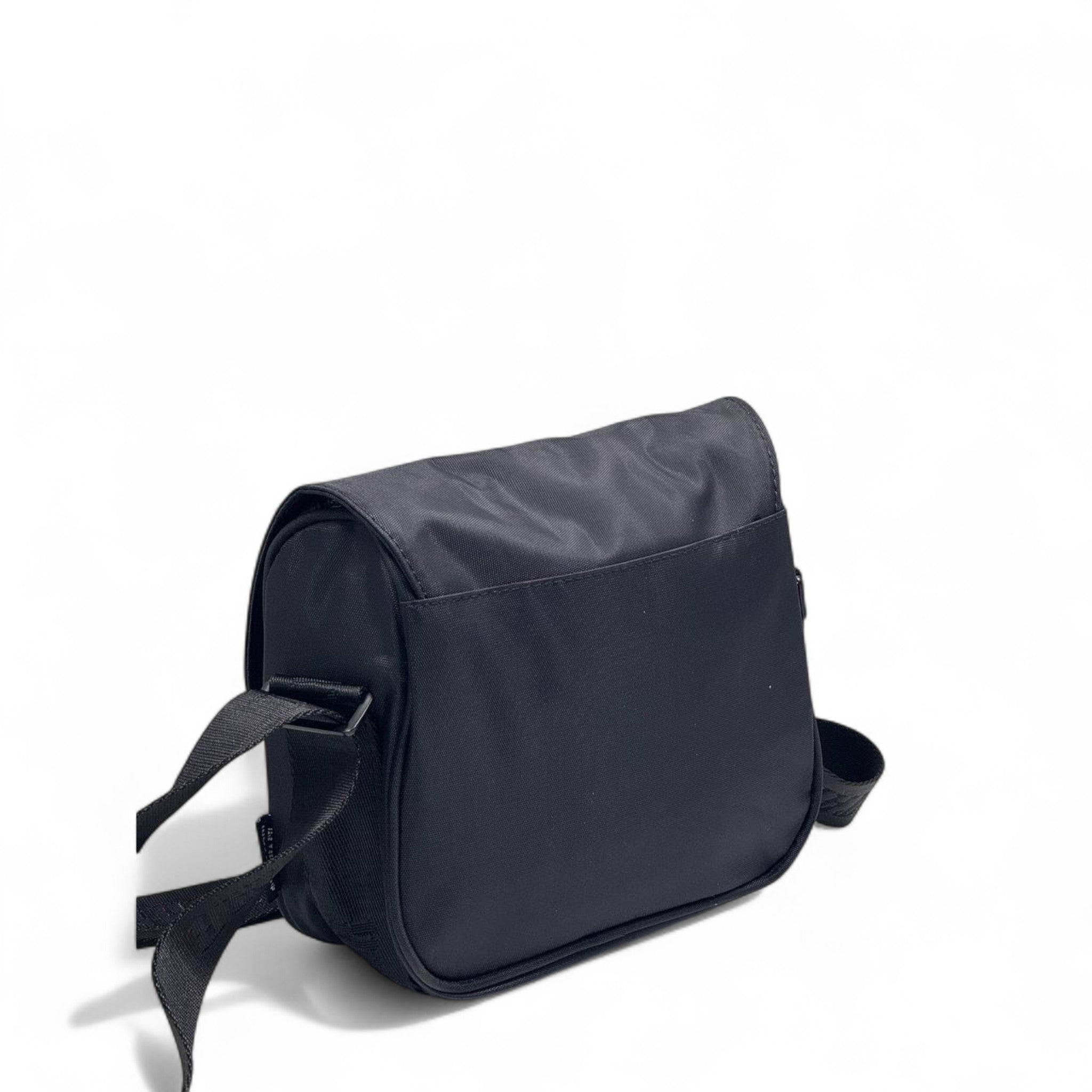 Trapstar Crossbody Bag – Black Edition with Gothic Buckle ⚔️🖤