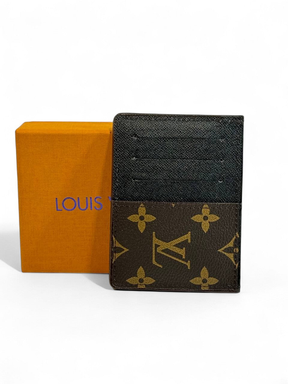 🟤 Louis Vuitton Monogram Reverse Card Holder – Modern Twist on Classic Luxury 💼
