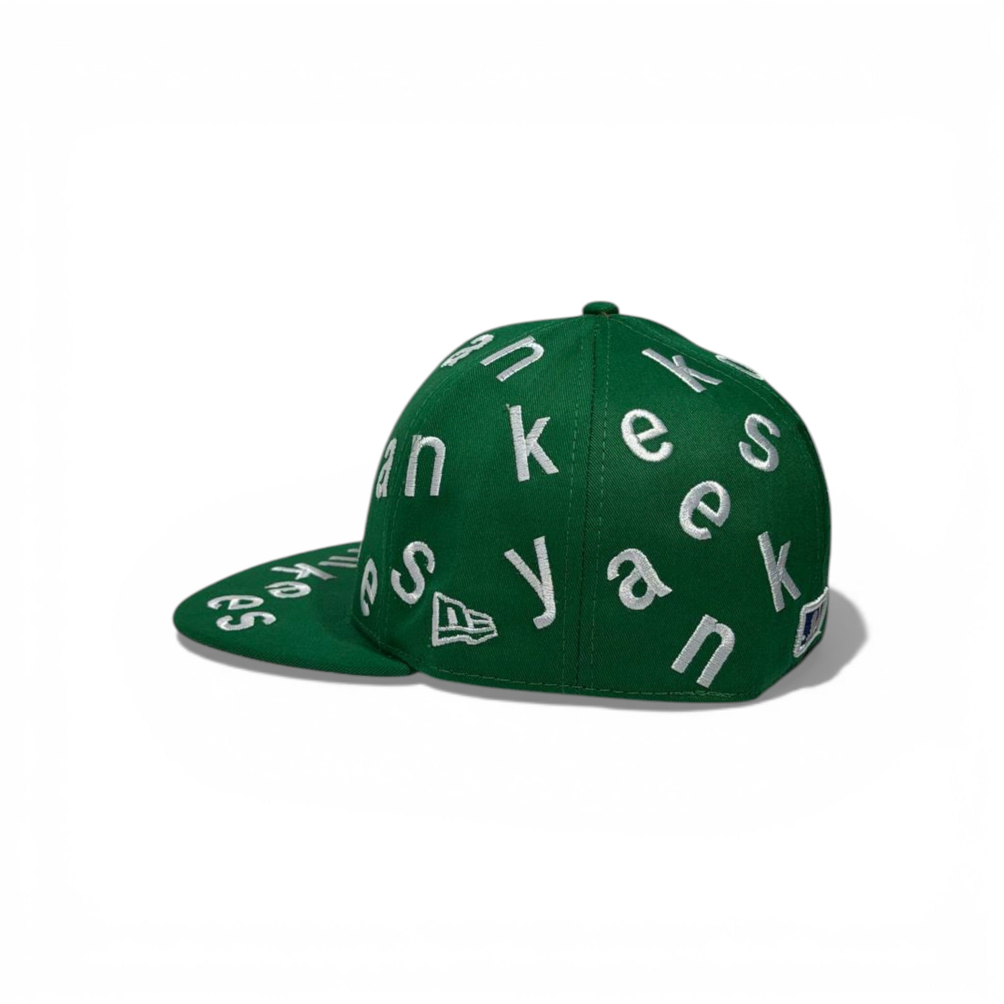 𧢠New York Yankees Embroidered Snapback Cap â Green All-Over Logo