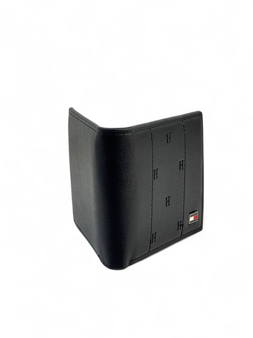 Tommy Hilfiger-Inspired “H” Embossed Black Wallet – Classic Craftsmanship, Modern Confidence 🖤✨