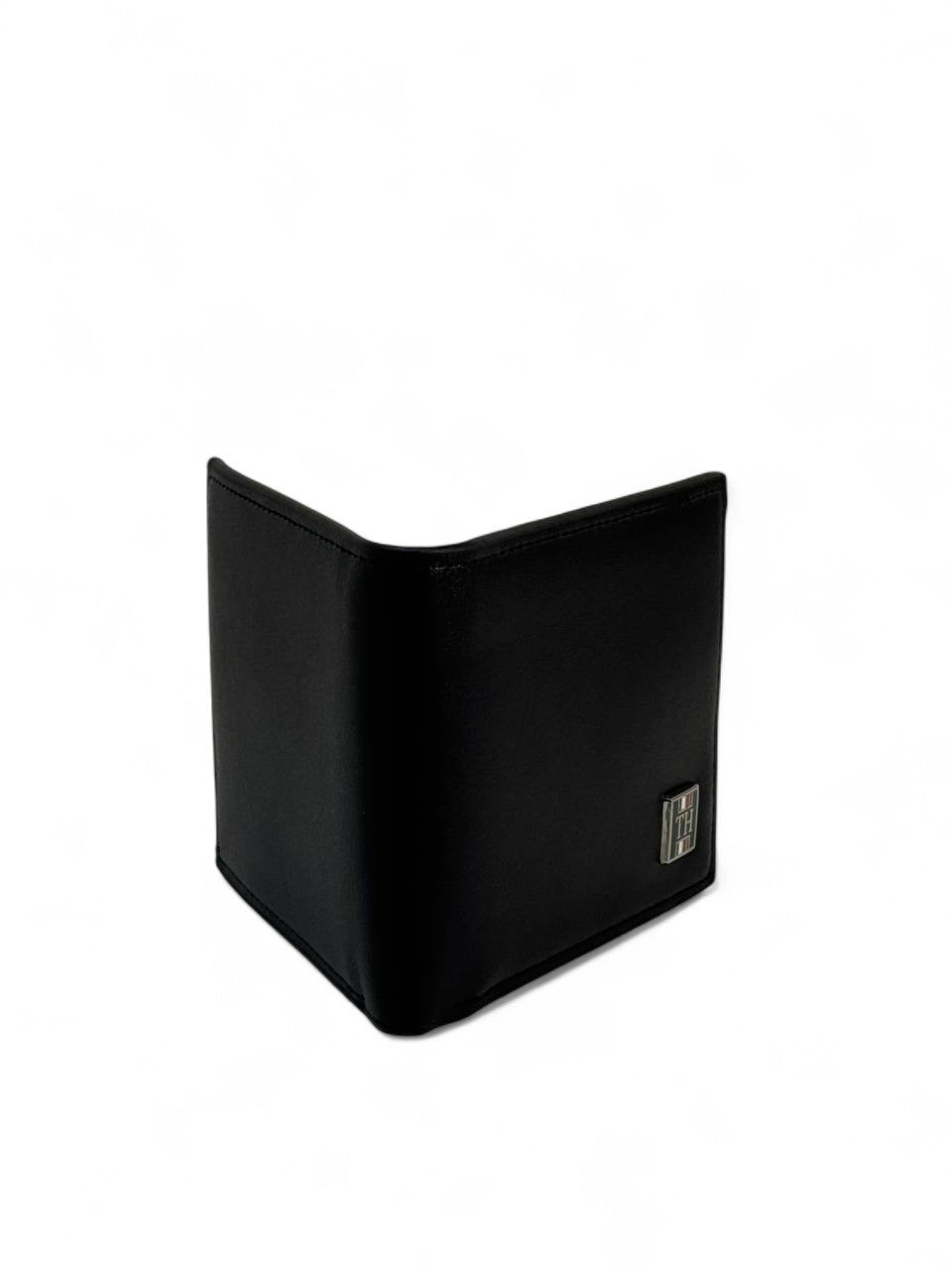 Tommy Hilfiger-Inspired TH Logo Black Wallet – Subtle Power, Timeless Design 🖤✨