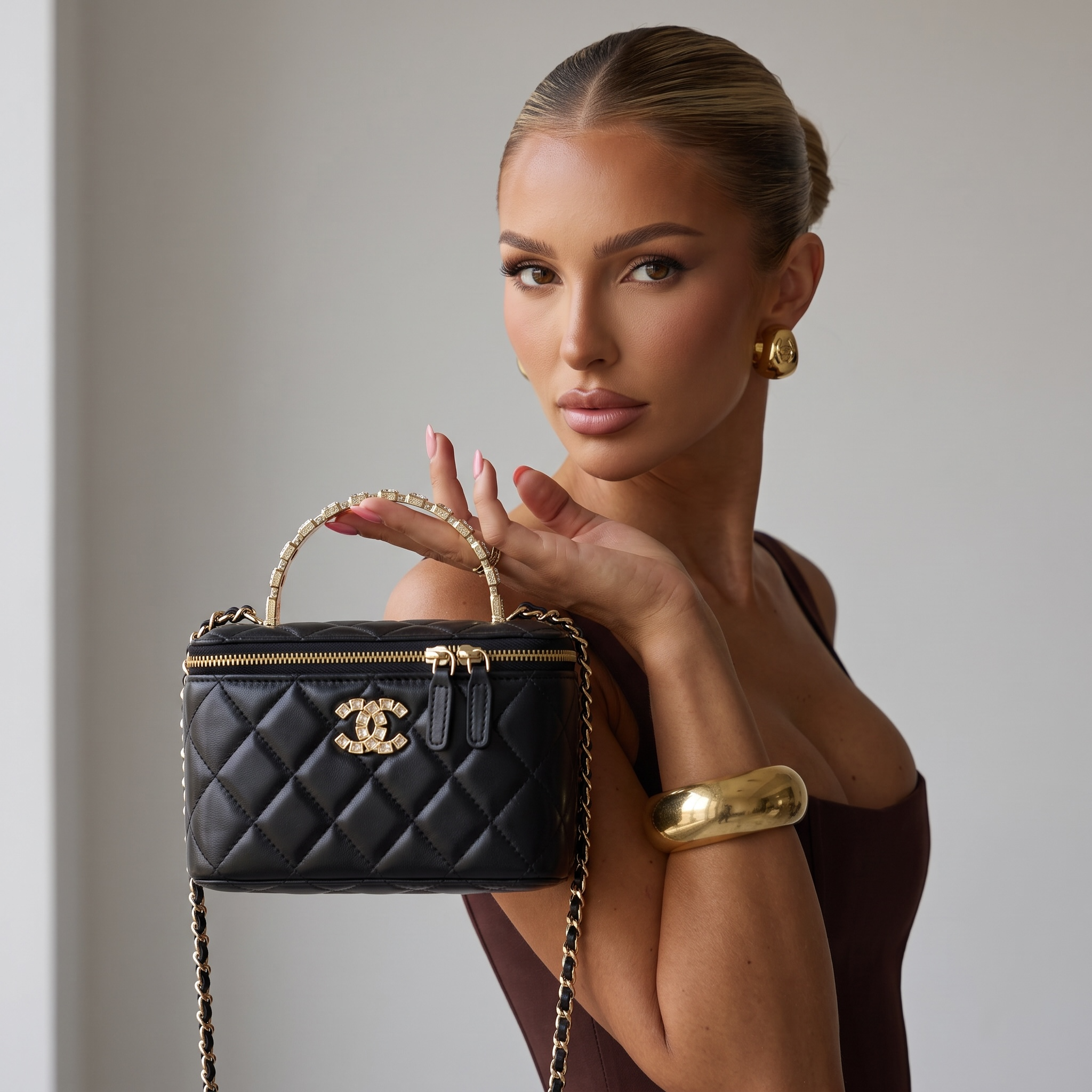 Chanel Quilted Vanity Case with Top Handle and Mirror – Black and Gold ✨🖤