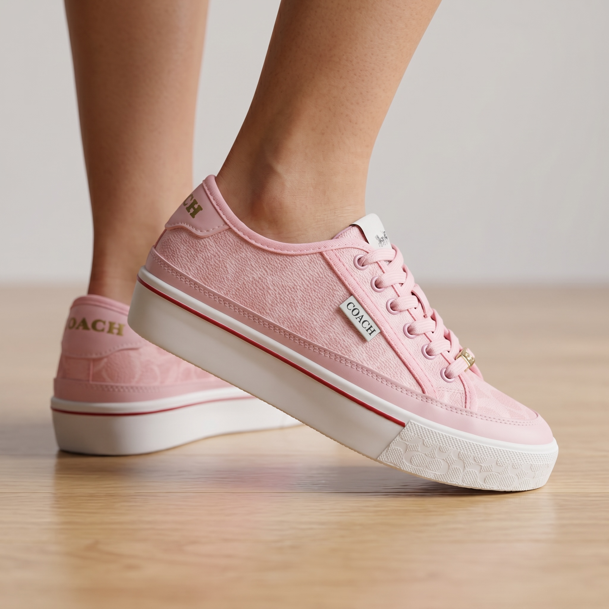 Coach Platform Signature Sneakers – Soft Pink Edition 🎀✨