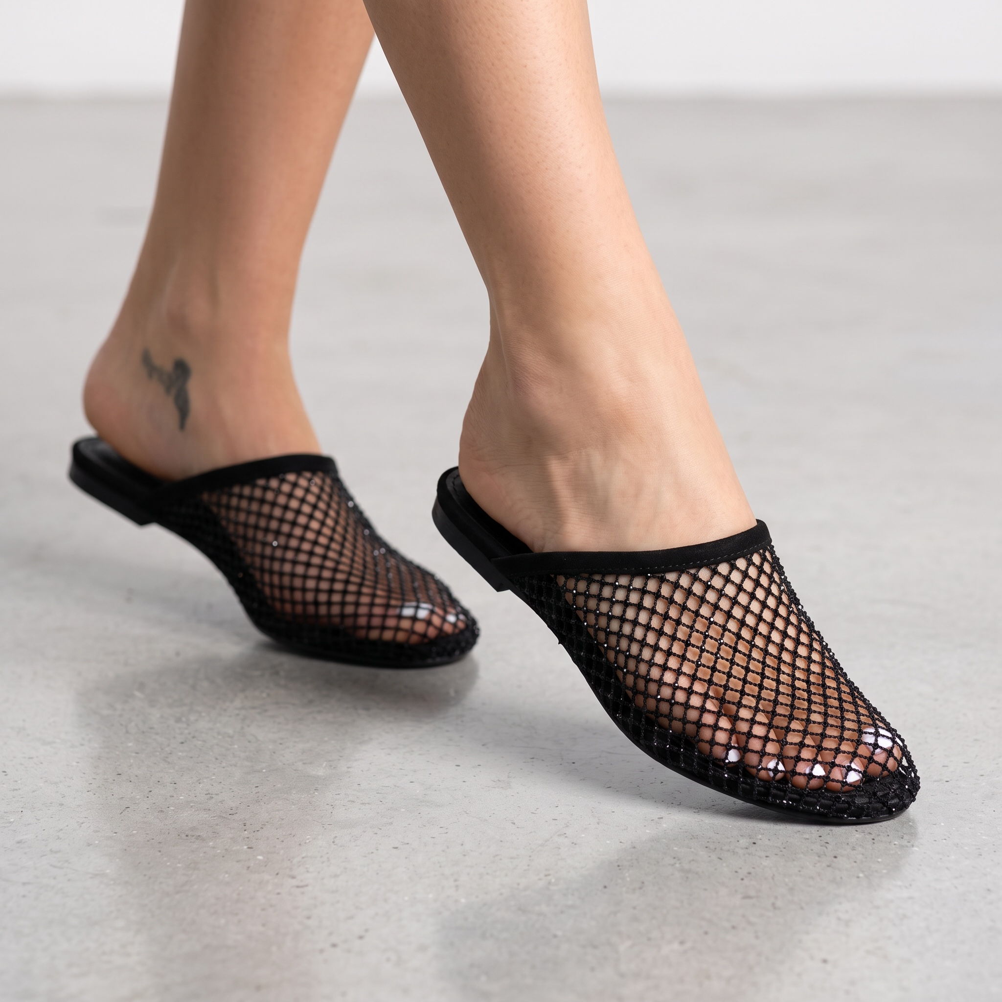 ✨ Alaïa Crystal Mesh Mule Flats – Black