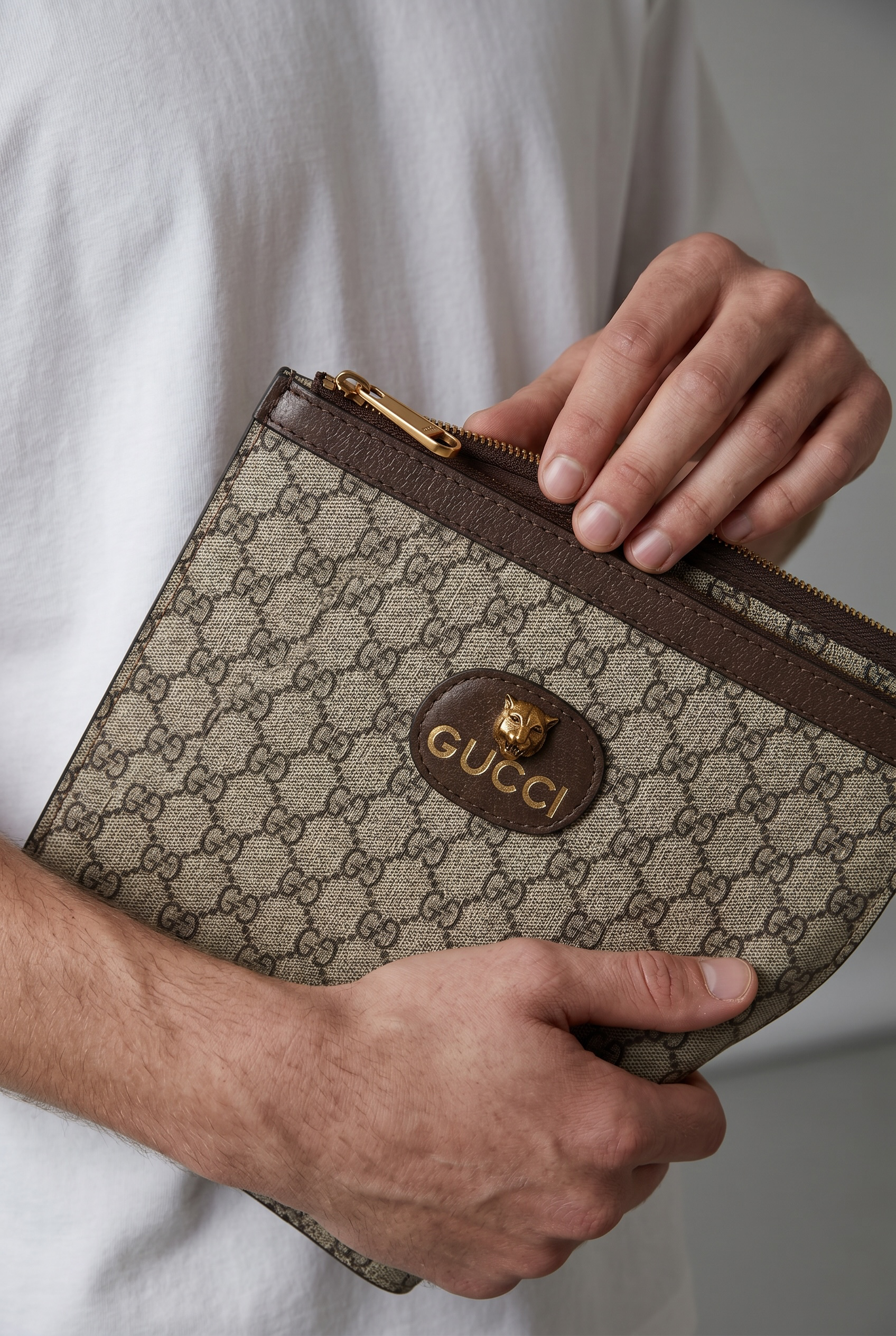 Gucci GG Supreme Tiger Logo Clutch Bag 🤎✨