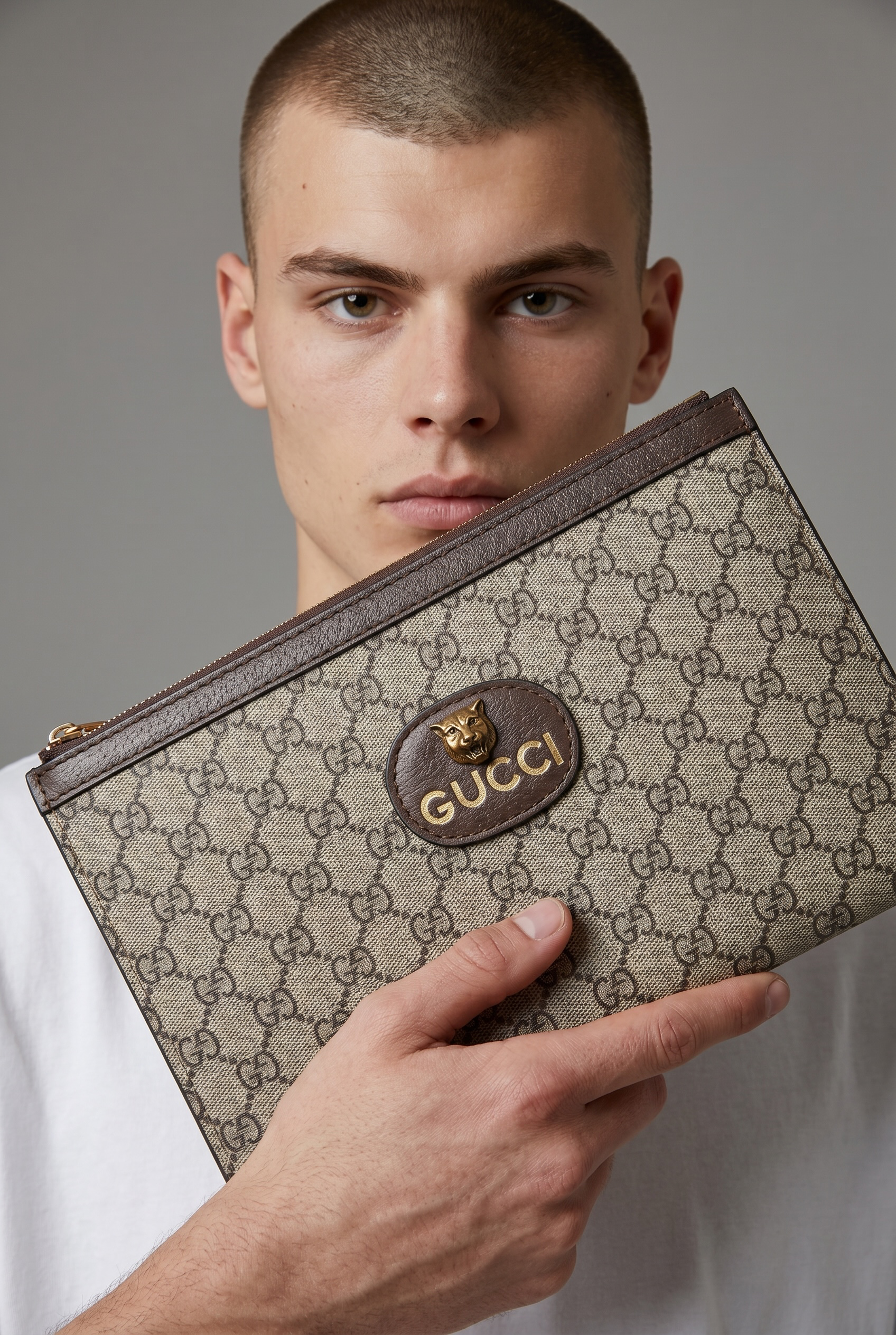 Gucci GG Supreme Tiger Logo Clutch Bag 🤎✨
