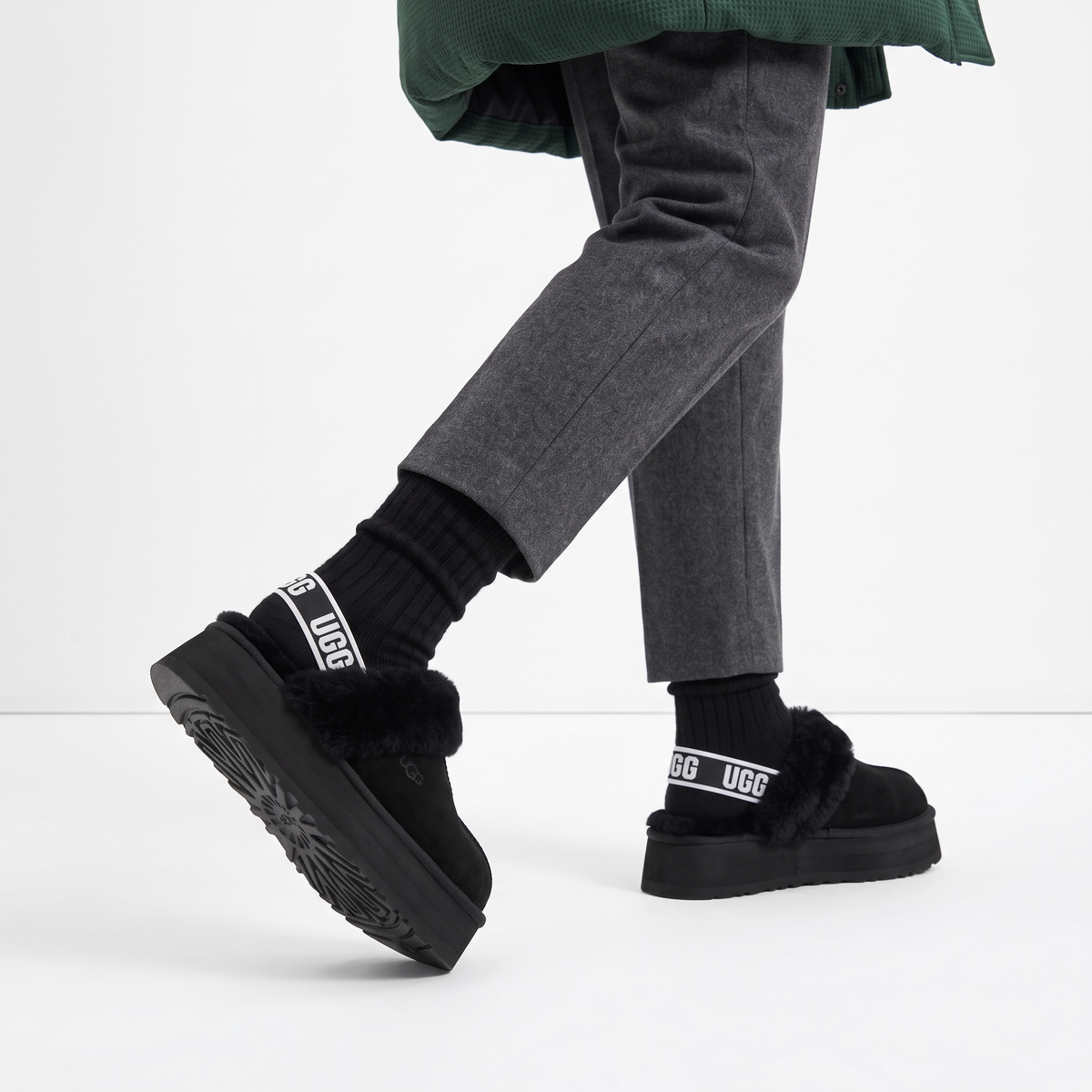 UGG Platform Cozy Slippers – Black Ultimate Comfort Edition 🖤✨