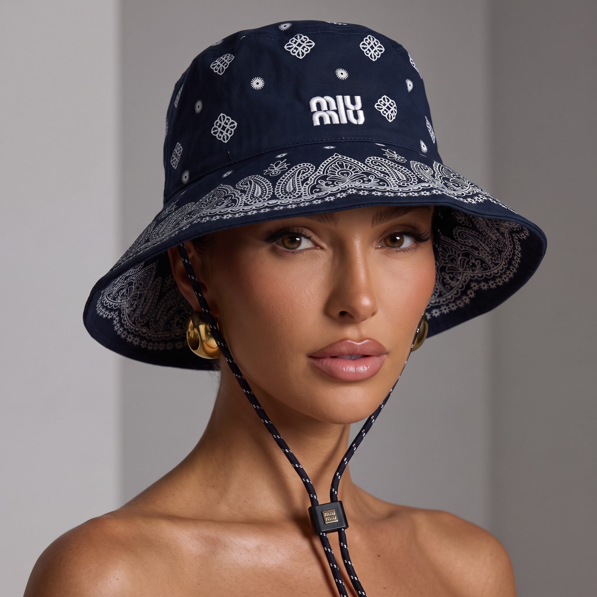 🖤 Miu Miu Bandana-Print Bucket Hat – Chic, Bold & Effortlessly Cool navy 🔵 ✨