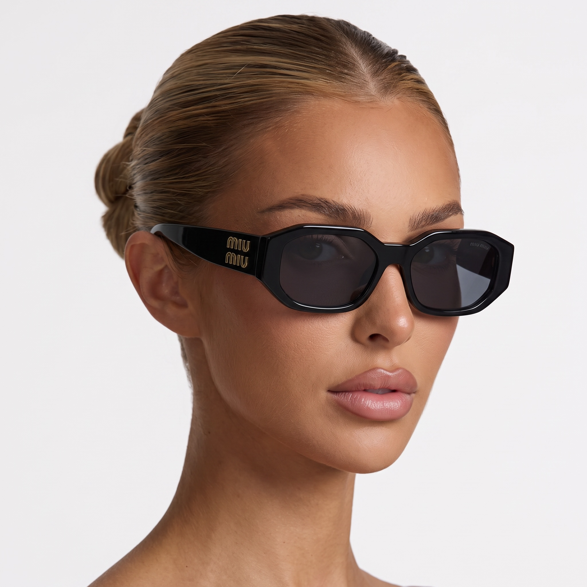 🕶️ Miu Miu Black Rectangle Sunglasses – Bold Luxury & Timeless Style 🖤✨