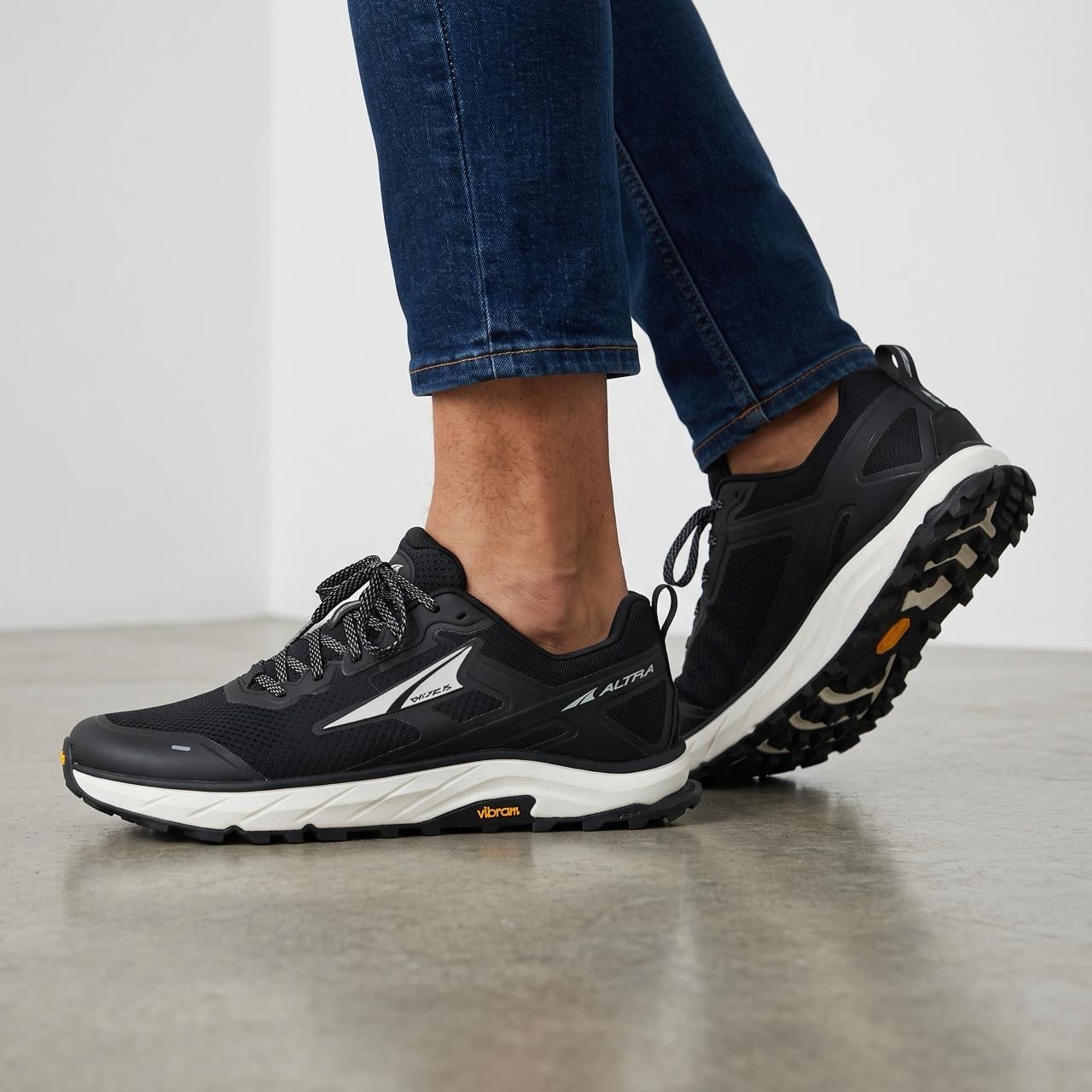 Altra Trail Running Shoe – Black/White 🏔️👟 - MASTERPIECE