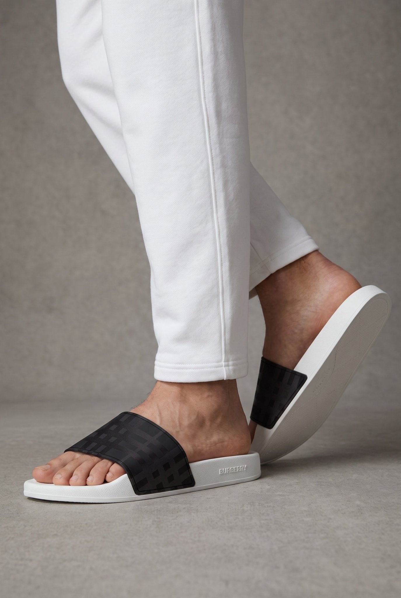 Burberry Slide – Black Check Slide 🖤 - MASTERPIECE