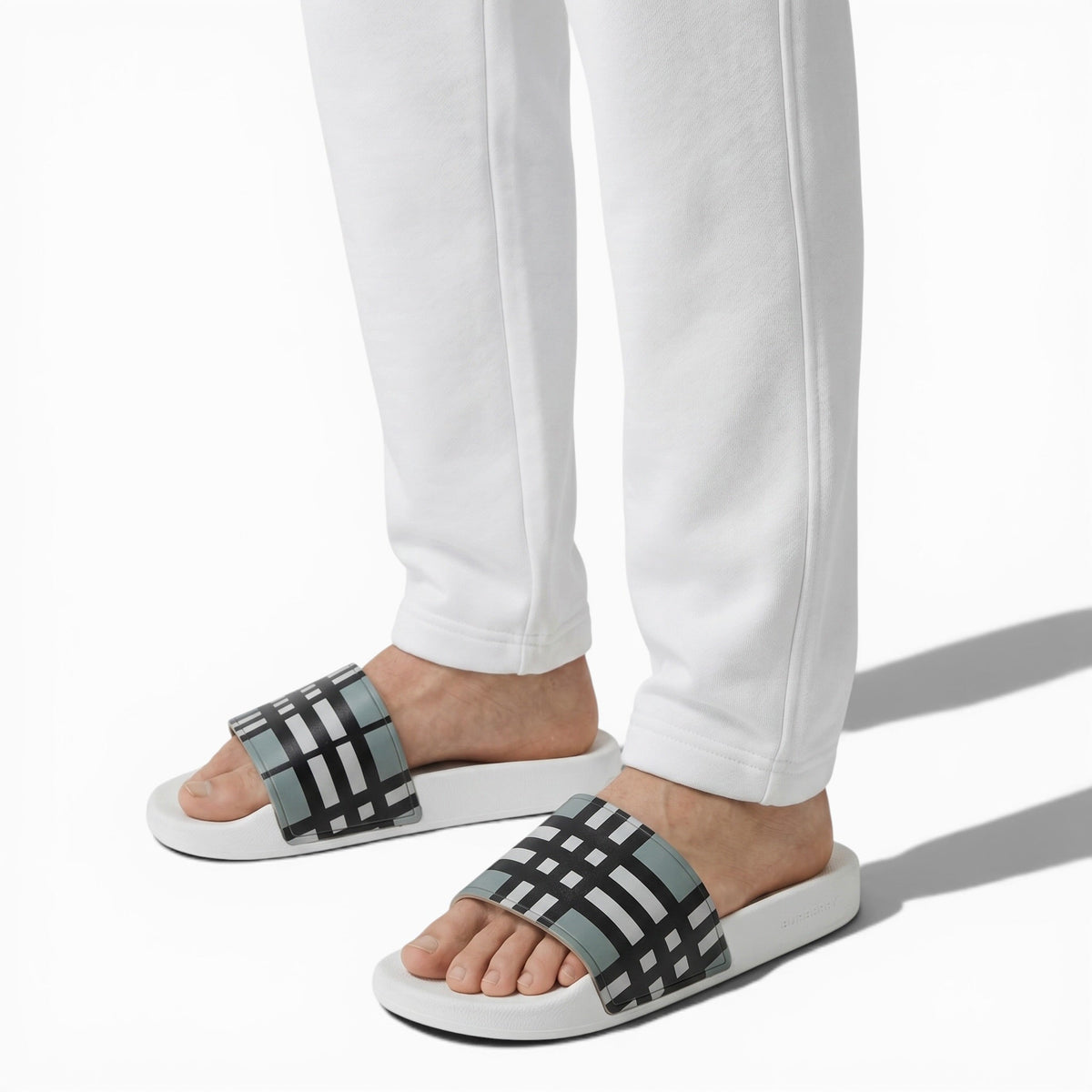 🤍✨ Burberry Slides – Check Pattern White Edition 🔥🩴 - MASTERPIECE