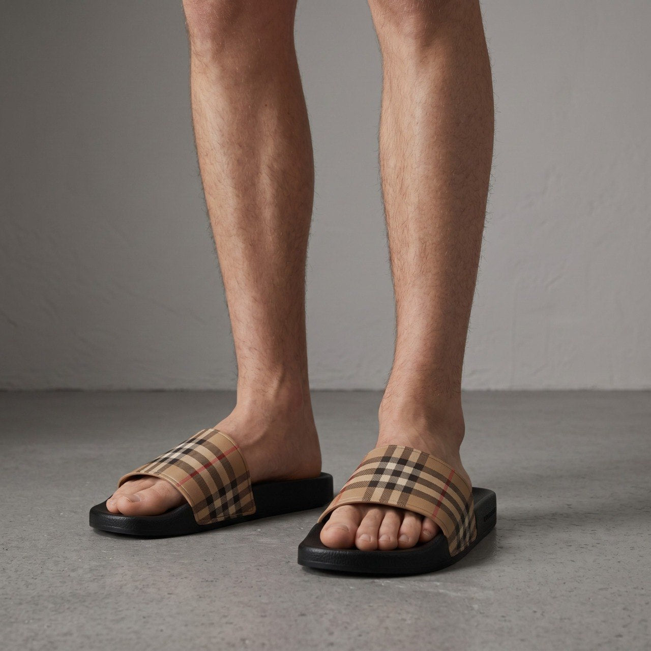 Burberry Vintage Check Slide Sandals – Men's Luxury Designer Comfort Slides - MASTERPIECE