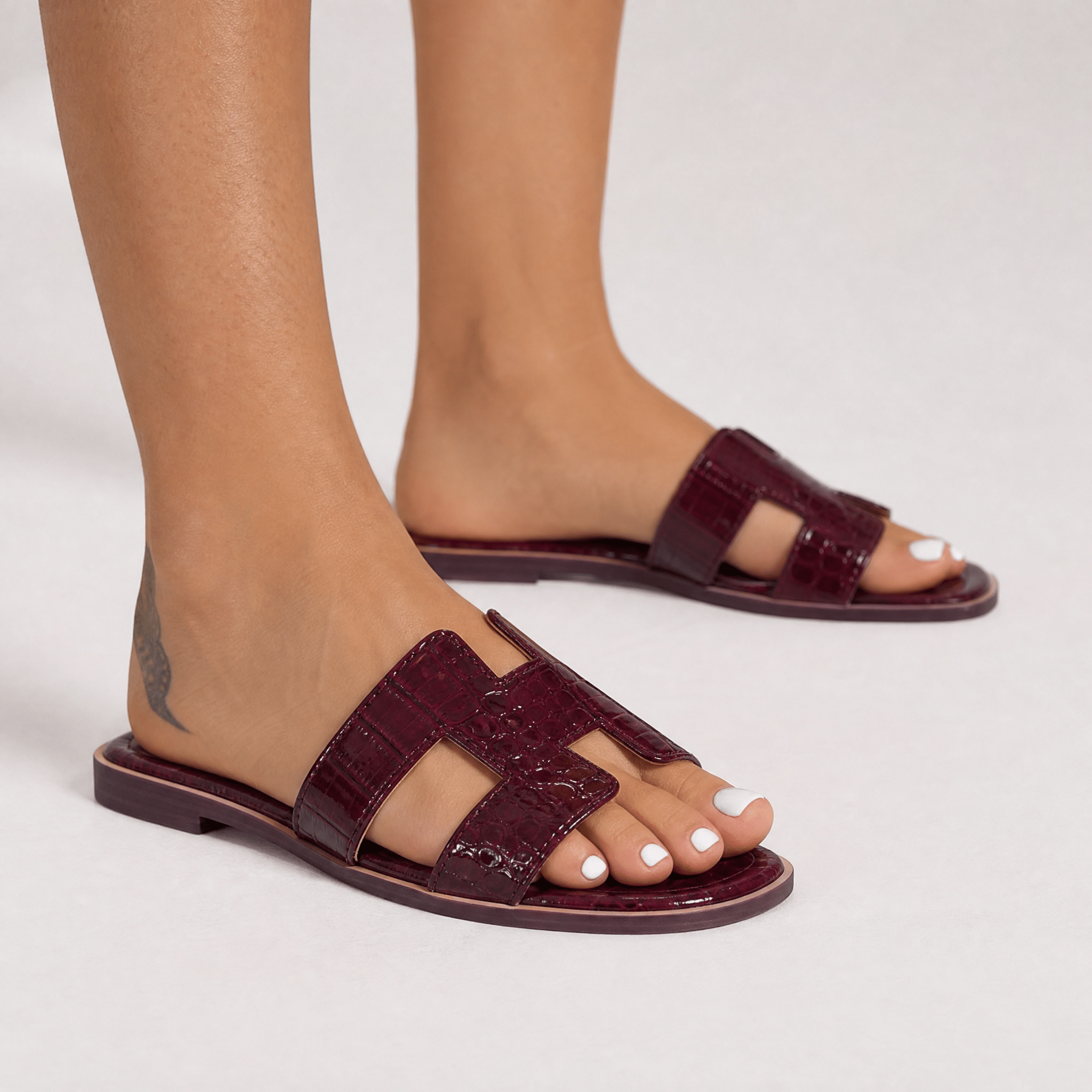 Hermès-Inspired Burgundy Croc Slides ❤️🍷 - MASTERPIECE