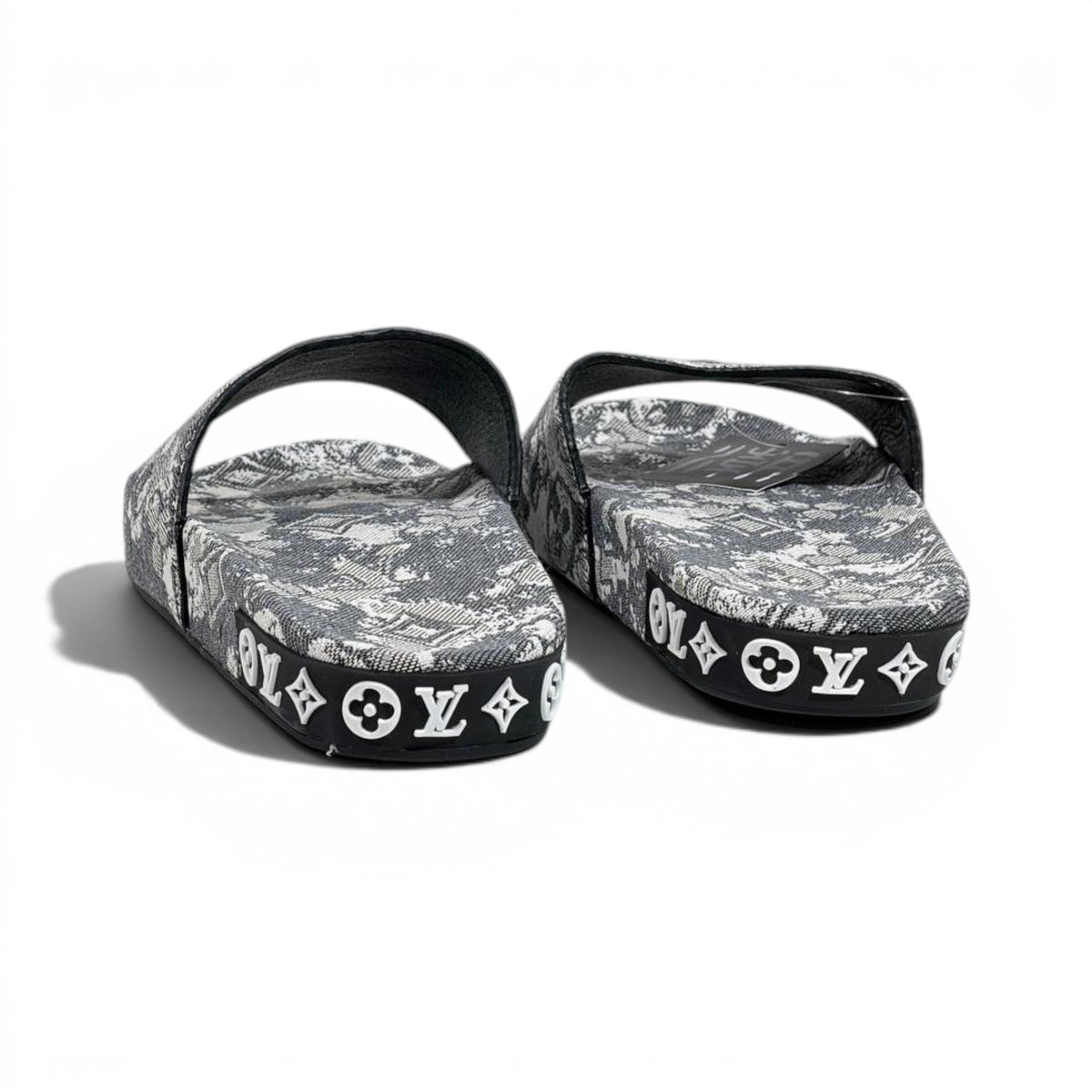 Louis Vuitton Grey Monogram Slide Sandals – Luxury Designer Casual Slippers ✨🩶 - MASTERPIECE