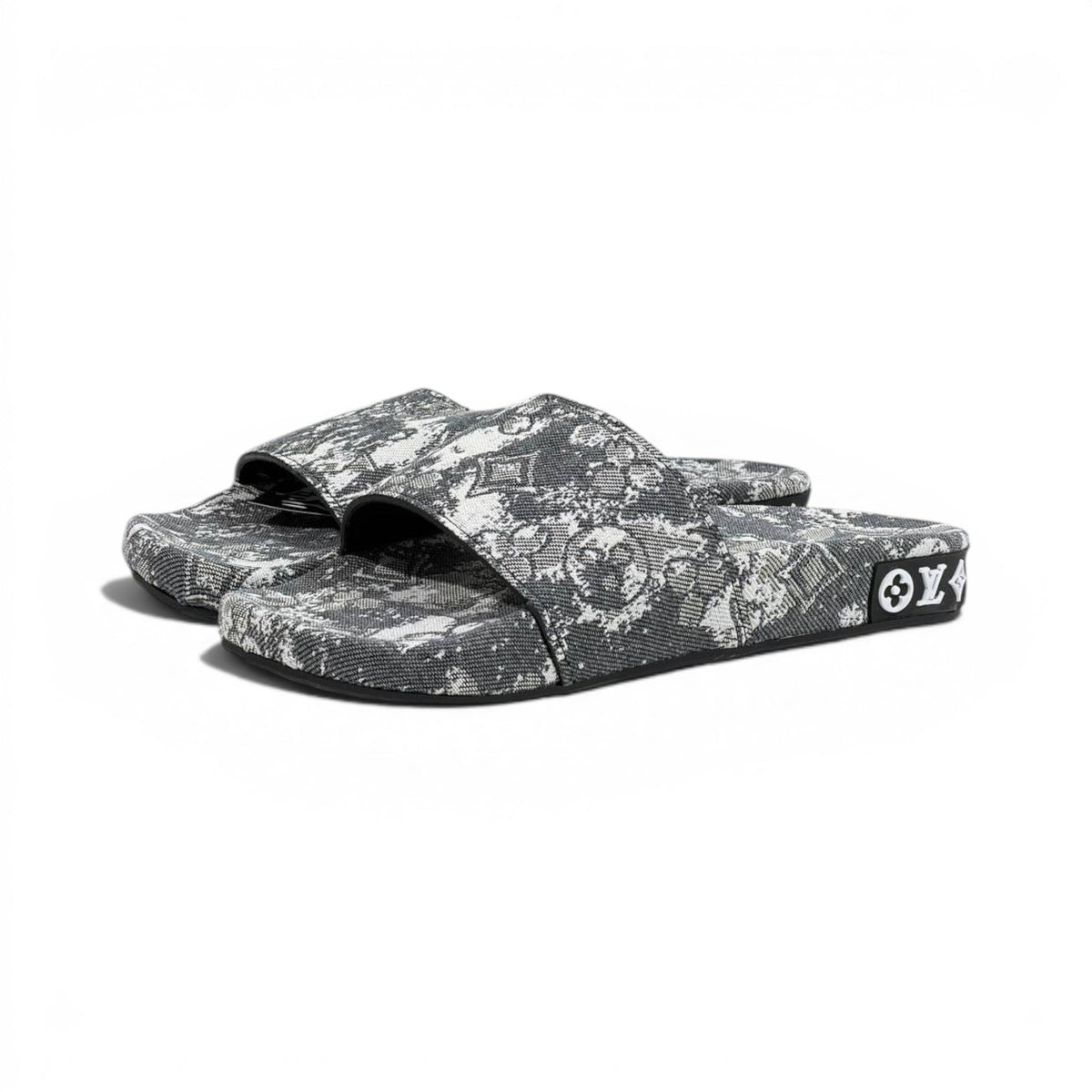 Louis Vuitton Grey Monogram Slide Sandals – Luxury Designer Casual Slippers ✨🩶 - MASTERPIECE
