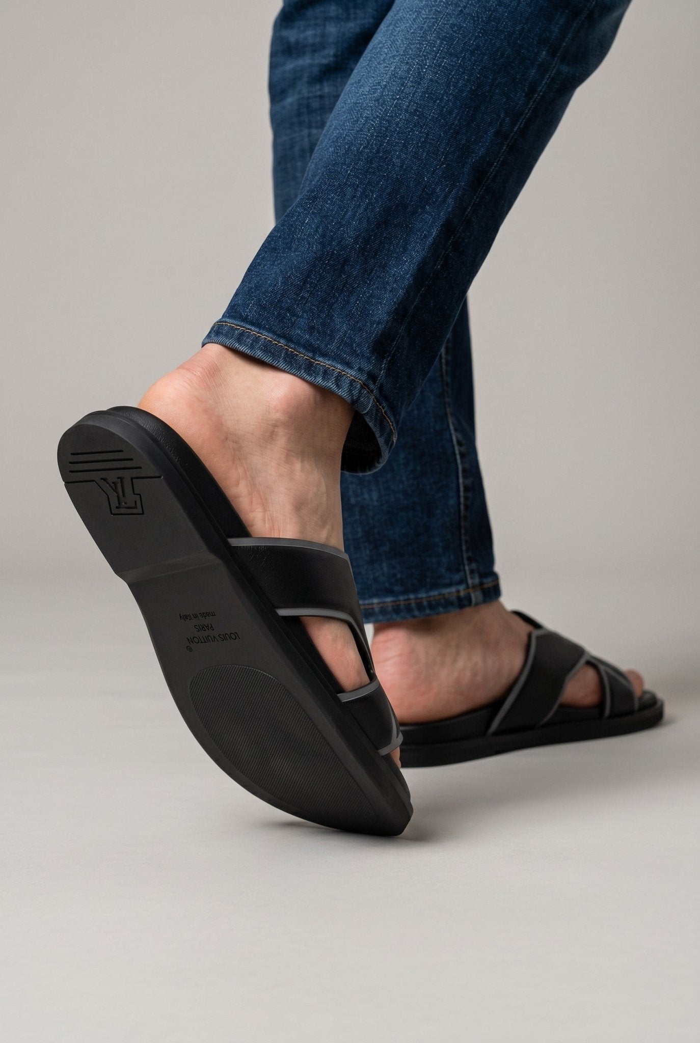 Louis Vuitton LV Interlocking Leather Slides – Black - MASTERPIECE