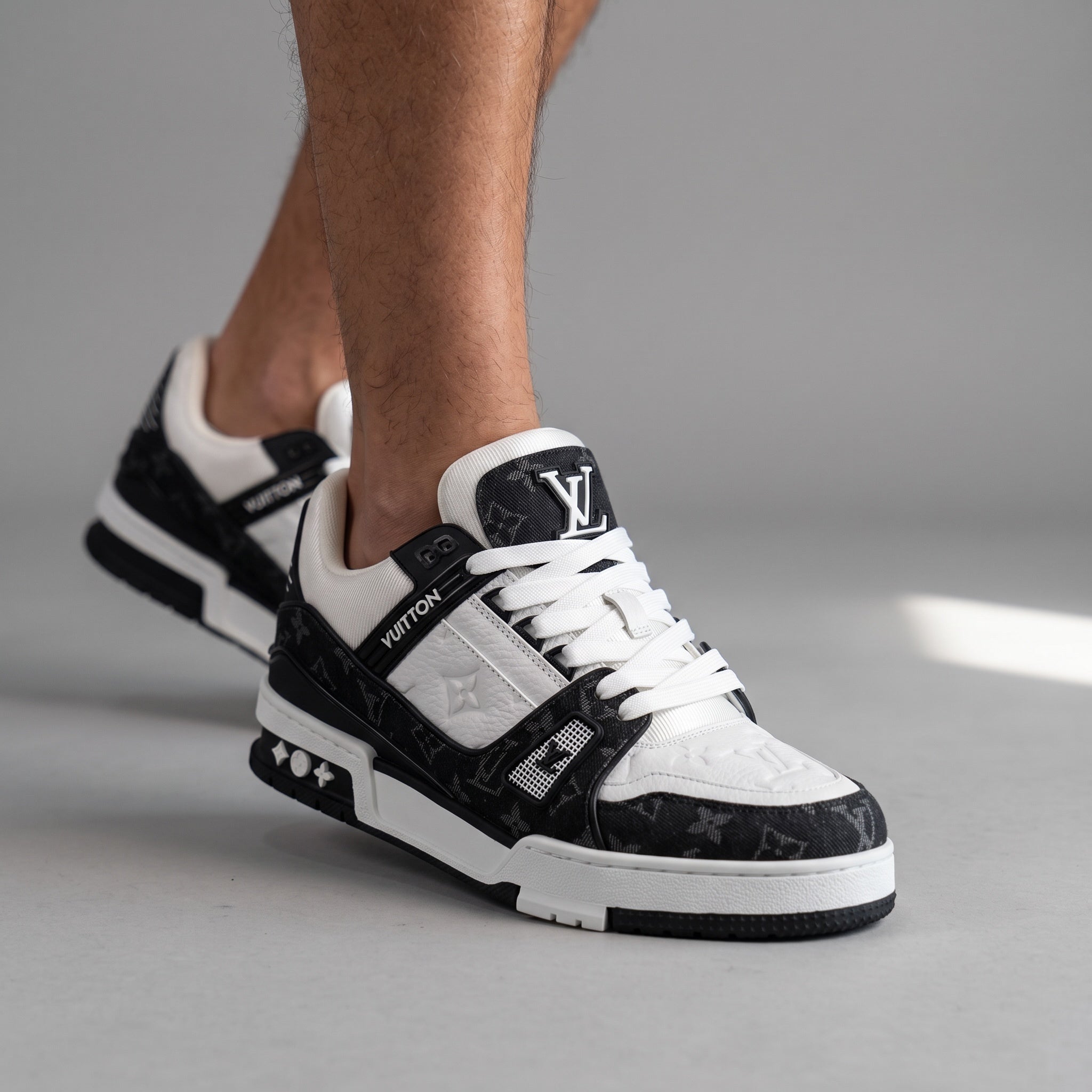 Louis Vuitton Trainer – Black/White Monogram 👟 - MASTERPIECE