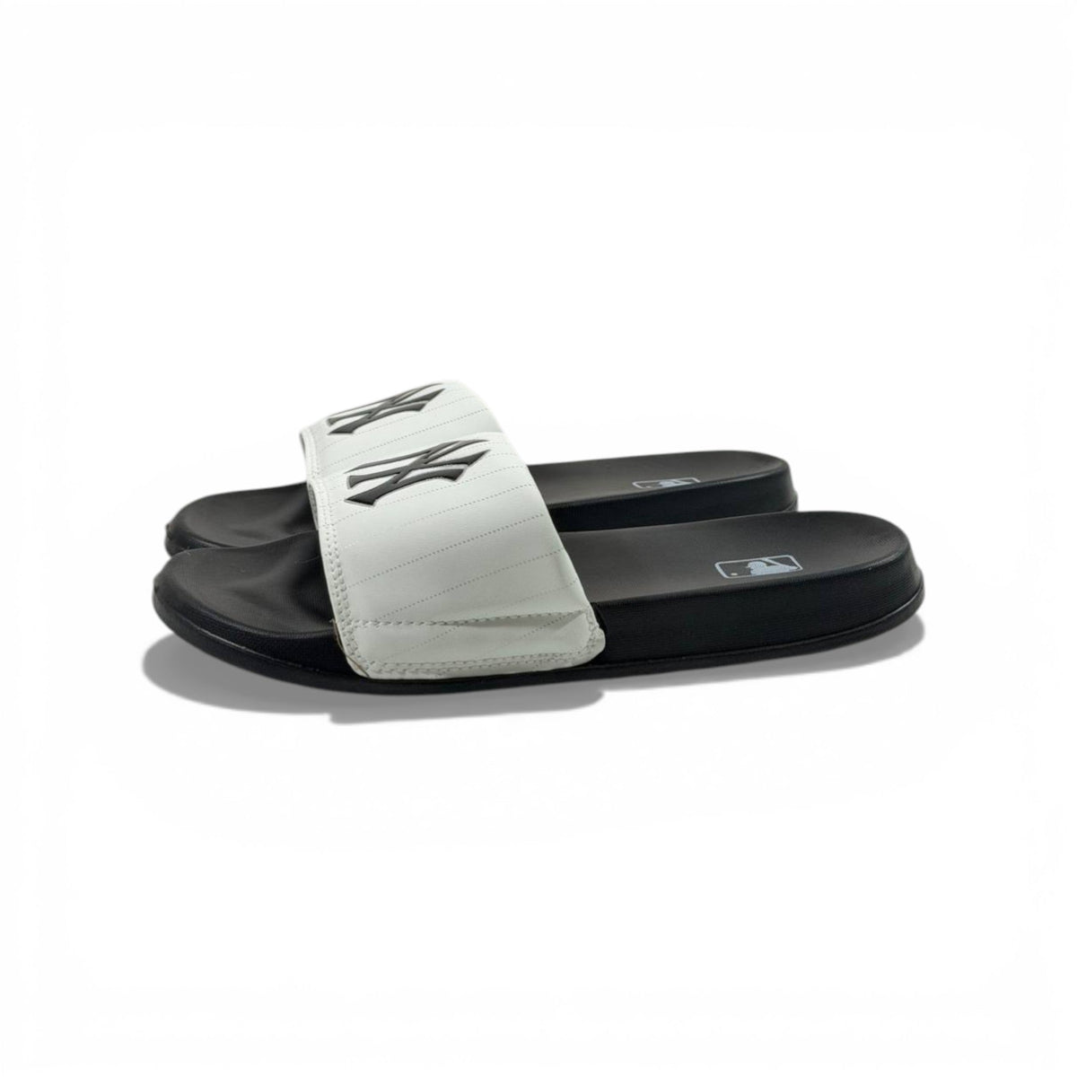 ⚾ New York Yankees Mono Slides – White & Black Edition 🤍🖤 - MASTERPIECE