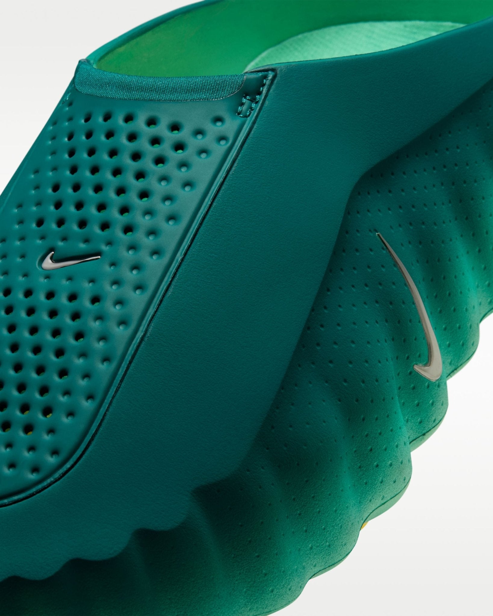 👟 Nike MIND Recovery Clogs – Turquoise & Volt - MASTERPIECE
