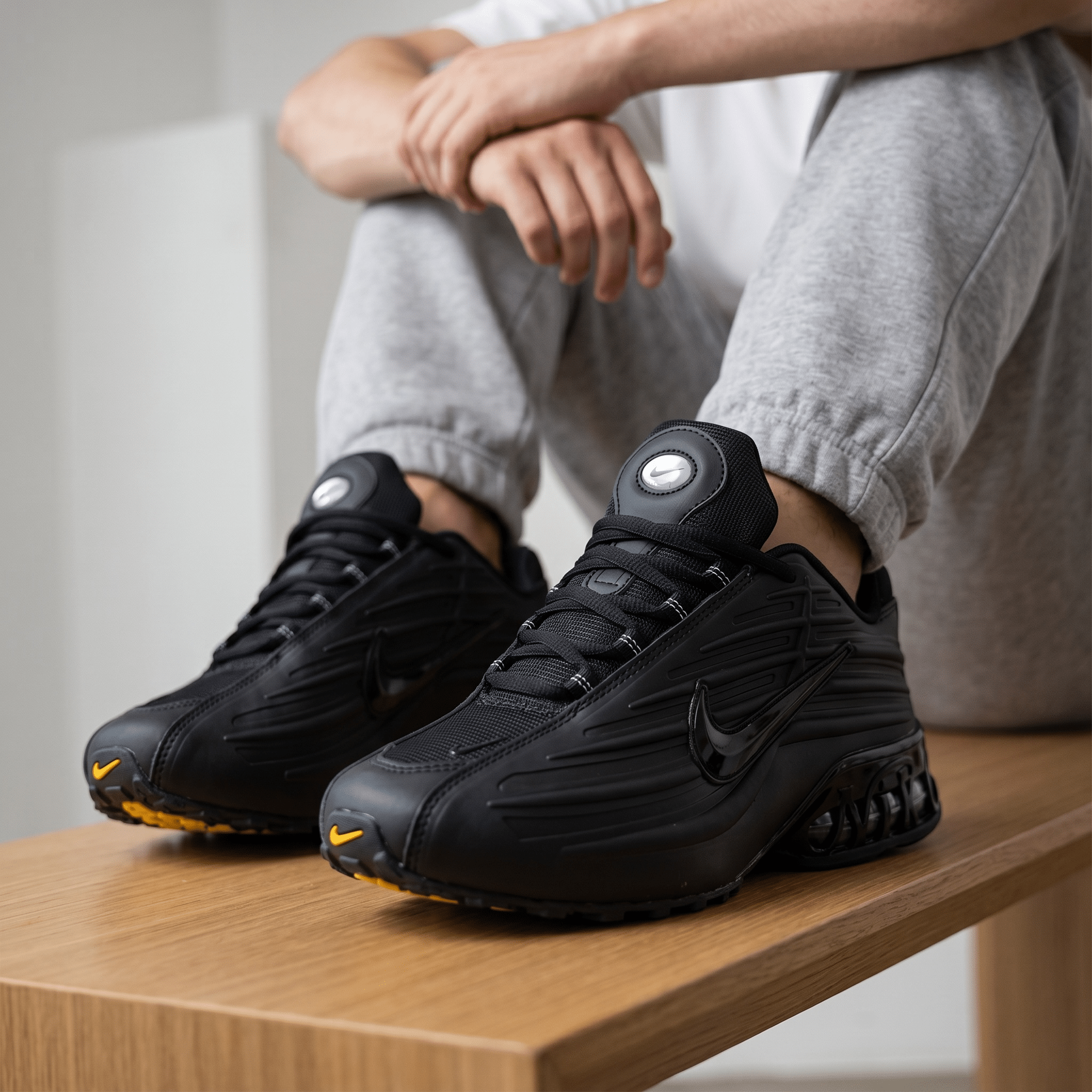 👟 Nike Shox R4 – Triple Black - MASTERPIECE