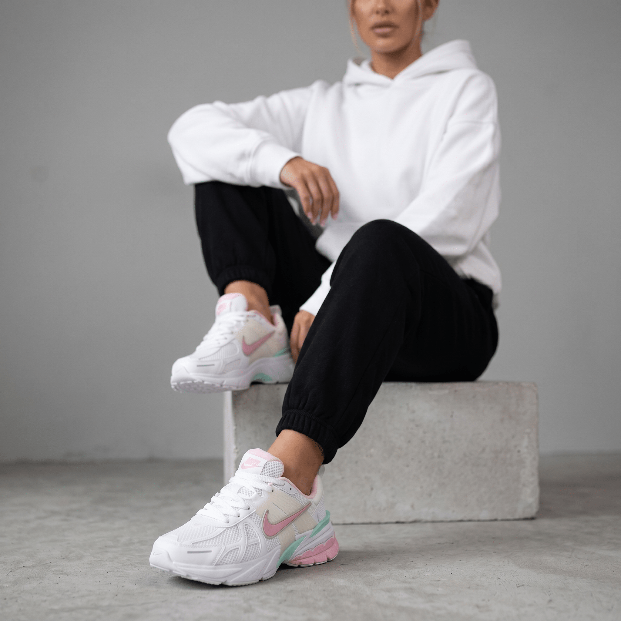 Nike V5 RNR White Pink Mint 🌸🤍🍃 - MASTERPIECE