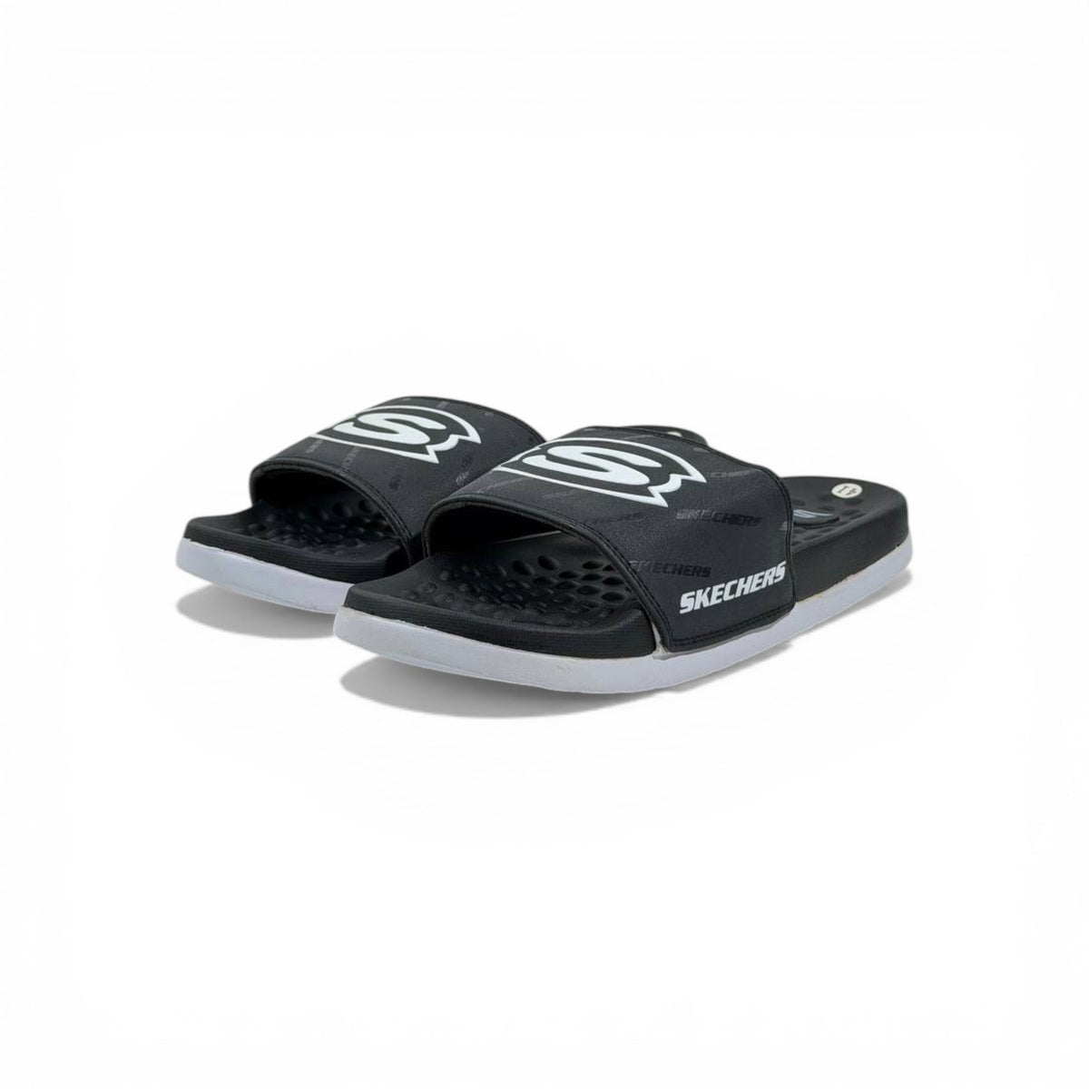 🖤⚪ Skechers Slides – Air Comfort Dual Tone Edition 🔥🩴 - MASTERPIECE