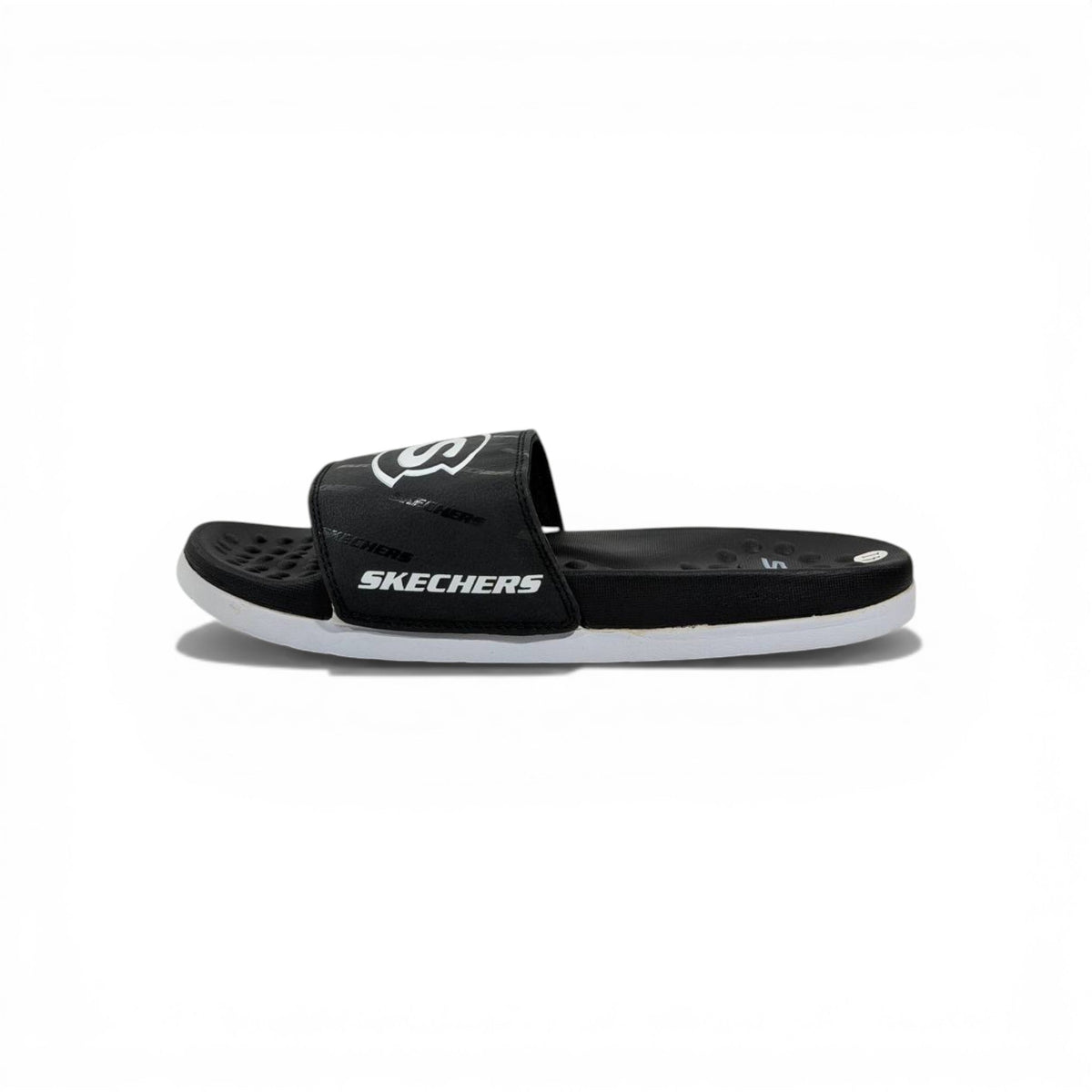 🖤⚪ Skechers Slides – Air Comfort Dual Tone Edition 🔥🩴 - MASTERPIECE