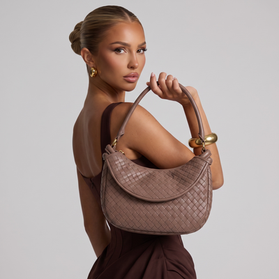 Bottega Veneta Woven Shoulder Bag – Classic Intrecciato Leather (Brown) ✨👜