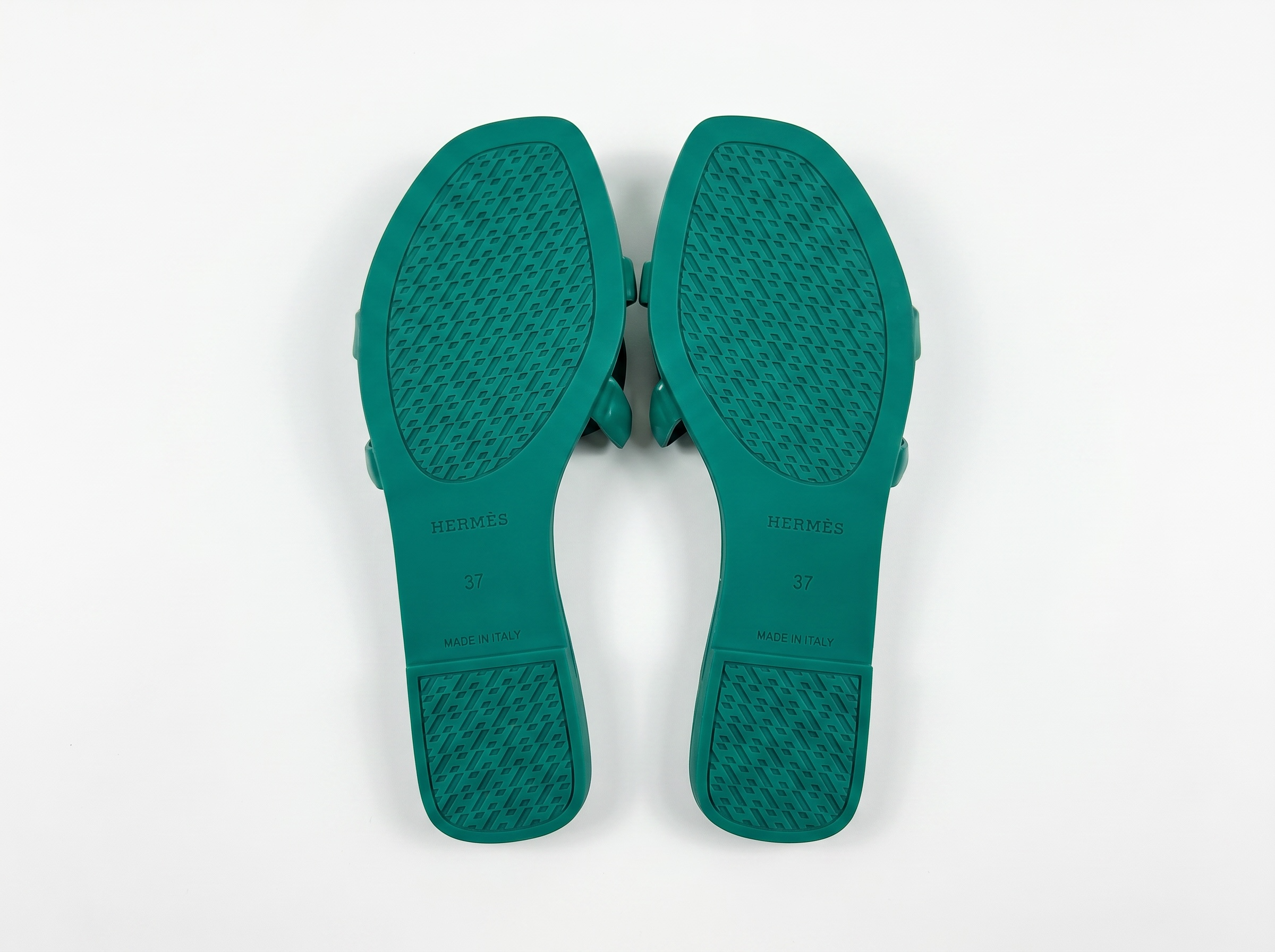 Hermès Chypre Rubber Sandals – Emerald Green 💚