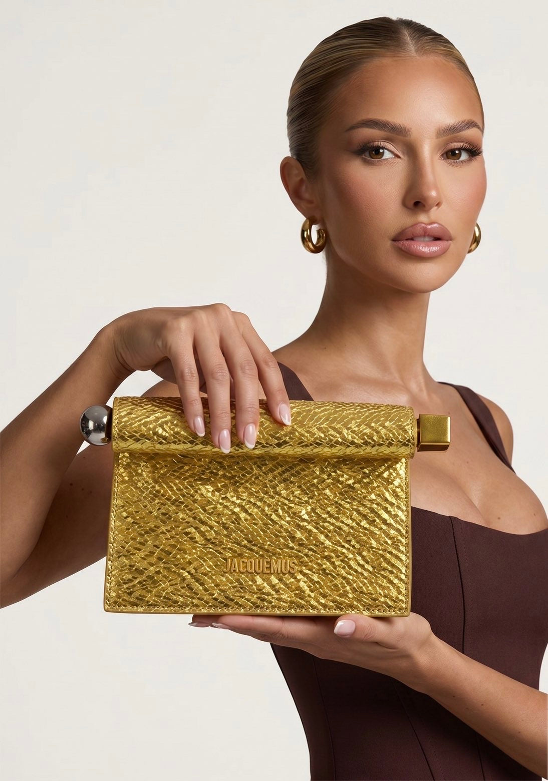 ✨ Jacquemus Le Bambis Metallic Leather Clutch – Gold Edition 💛👜