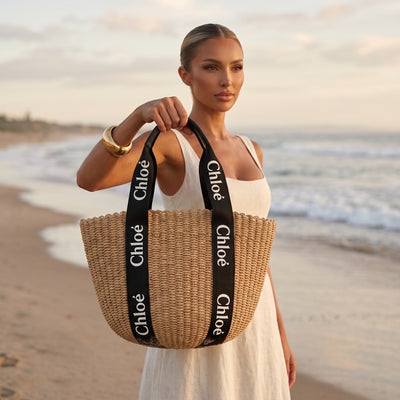👜 Chloé Woody Raffia Tote Bag – Natural & Black Summer Edition 🌿✨