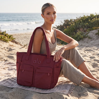 ❤️ Alo Yoga Everyday Utility Tote Bag – Burgundy Red