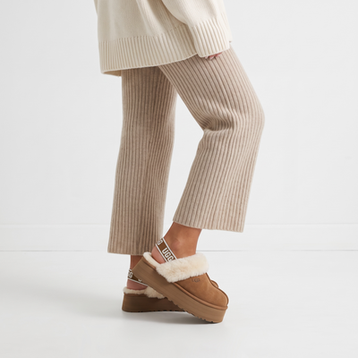 UGG Platform Cozy Slippers – Chestnut Faux Fur Edition 🤎❄️