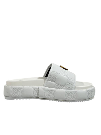 GUCCI GG Embossed Slide Sandals – White Edition 🤍✨