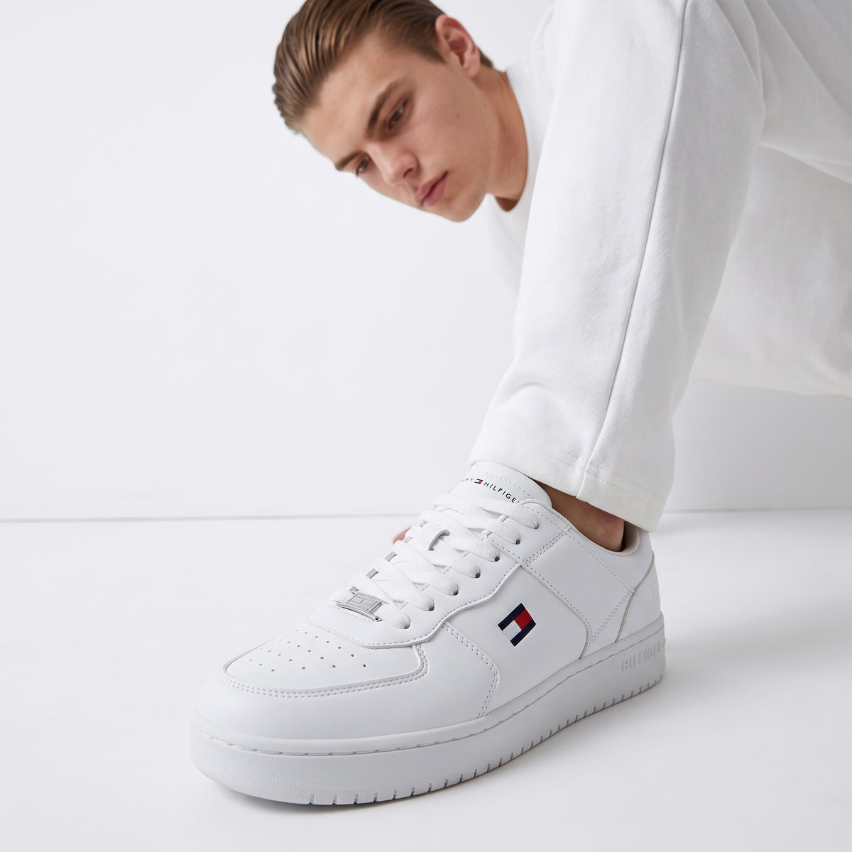 Tommy Hilfiger all‑white low top sneakers with flag logo
