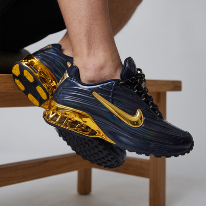 👟 Nike Shox R4 – Iridescent Black & Metallic Gold