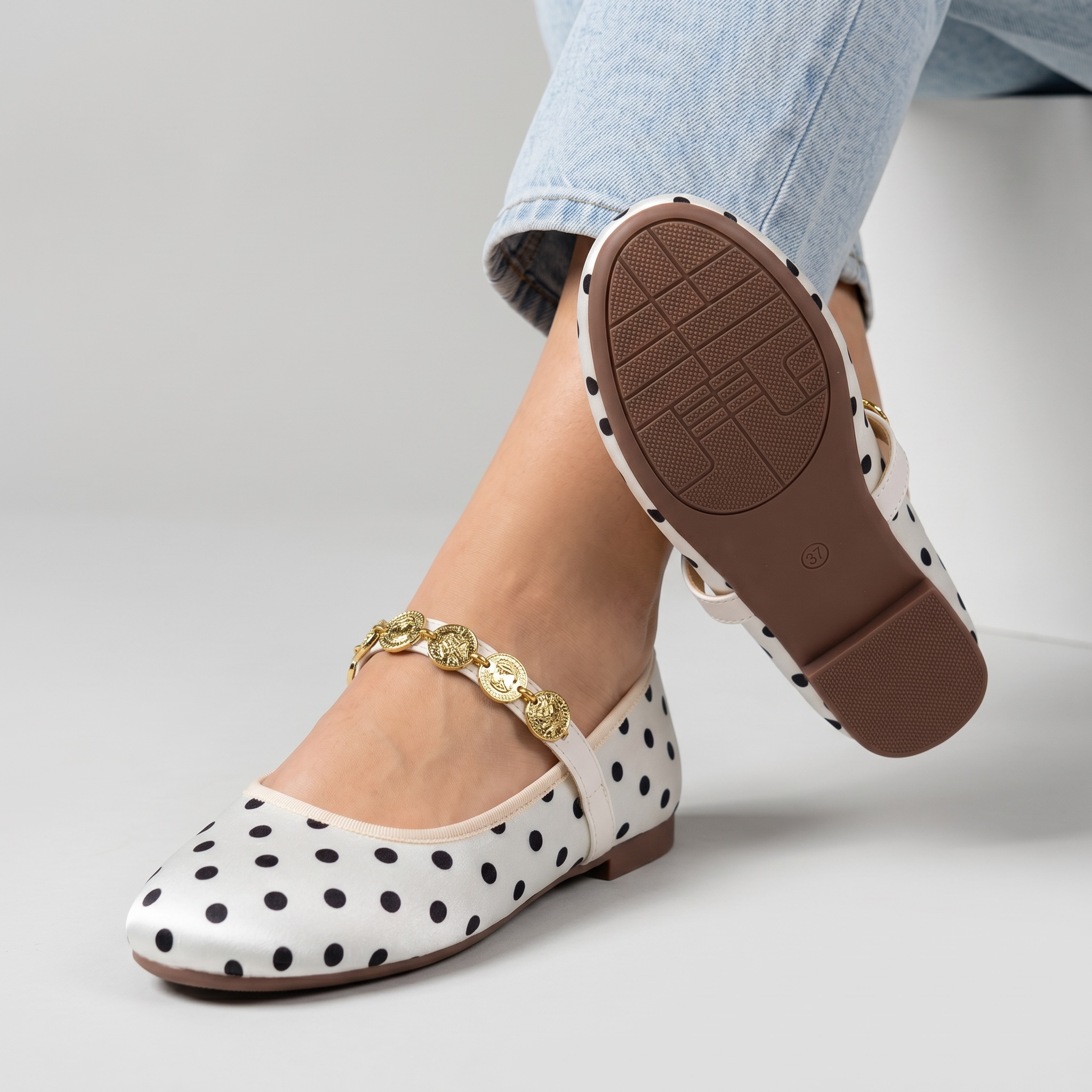 Vintage Polka Dot Mary Jane Flats ✨🤍