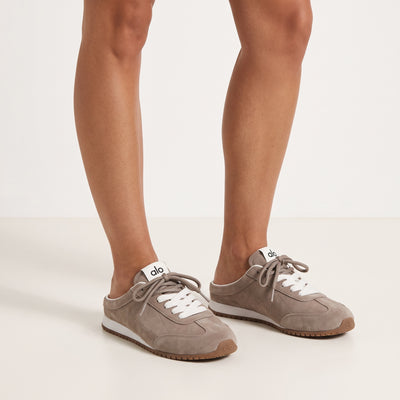 Taupe Alo low-top sneakers with gum sole and white accents