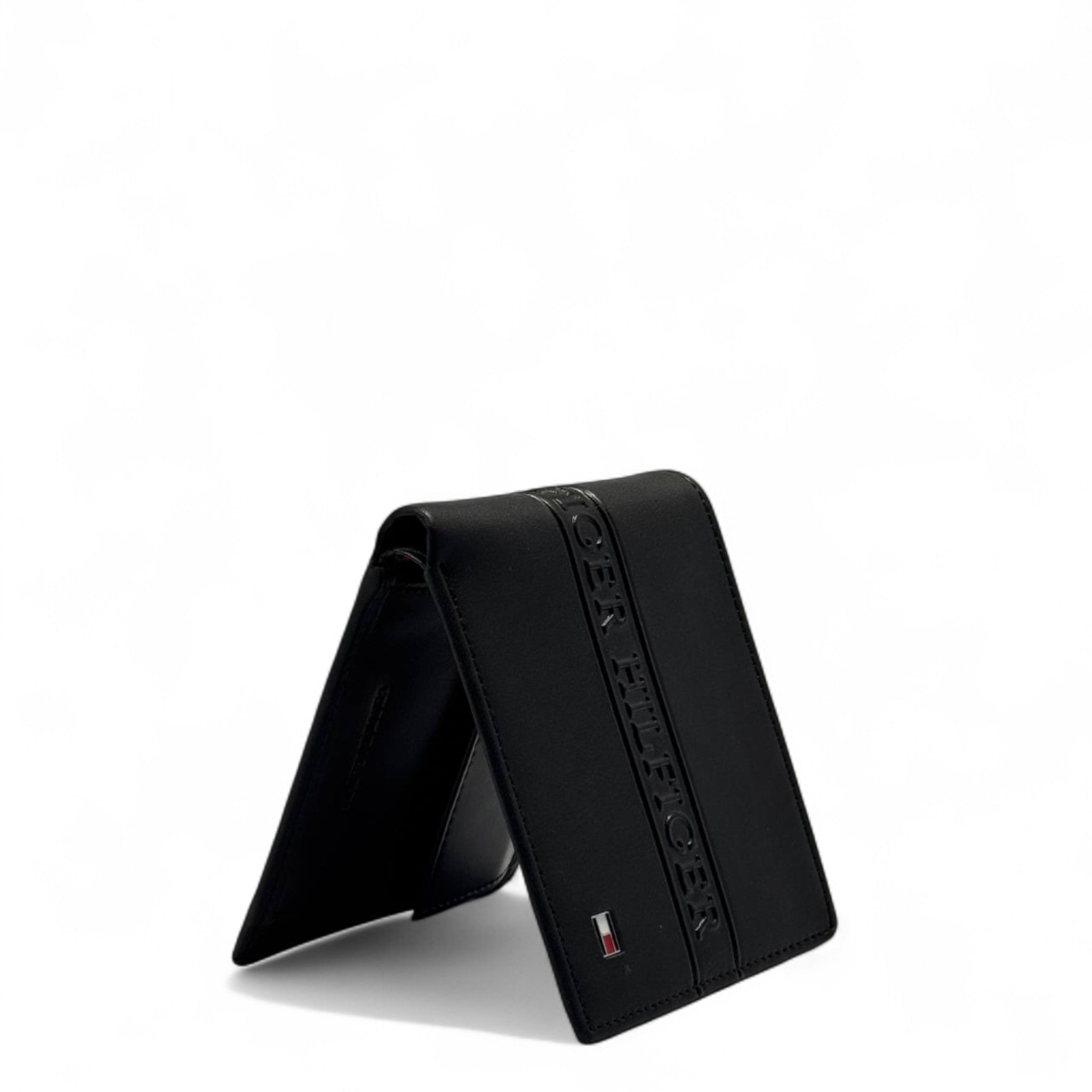 Tommy Hilfiger Black Leather Wallet – Embossed Signature Edition 🖤✨