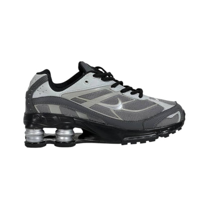 ⚡🩶 Nike Shox R4 Silver Grey Retro Running Sneakers – Y2K Streetwear Cushion Shoes 👟🔥